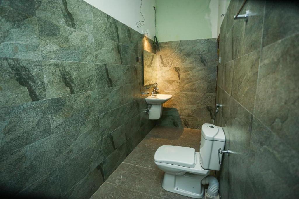 Family Room with Private Bathroom - Photo 10