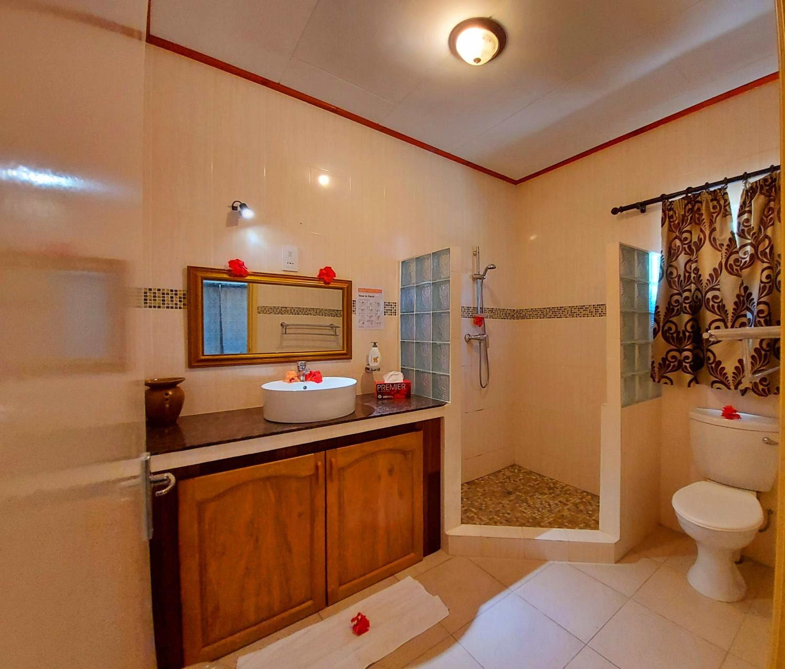 Two-Bedroom House - Photo 23