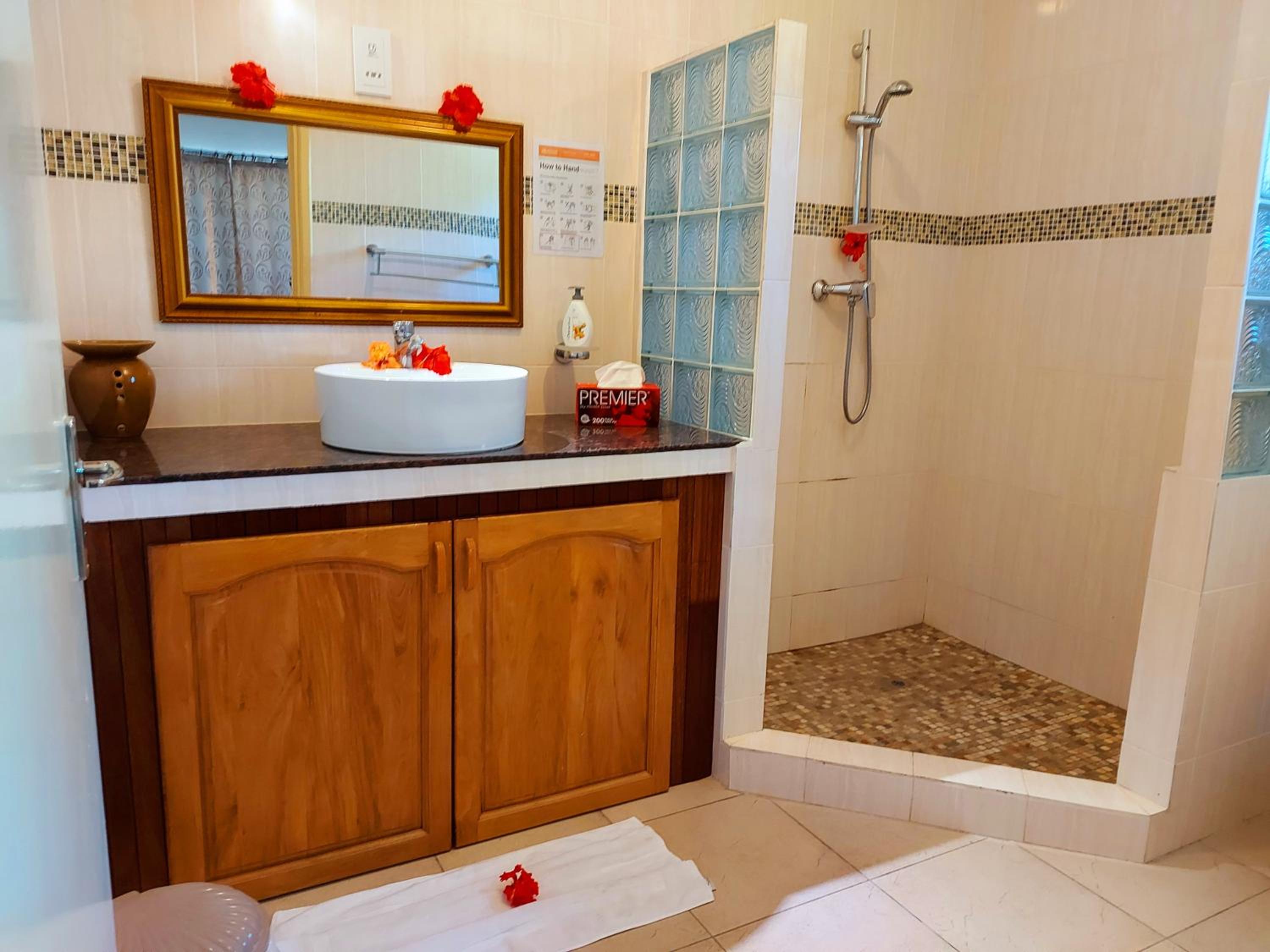 Two-Bedroom House - Photo 24