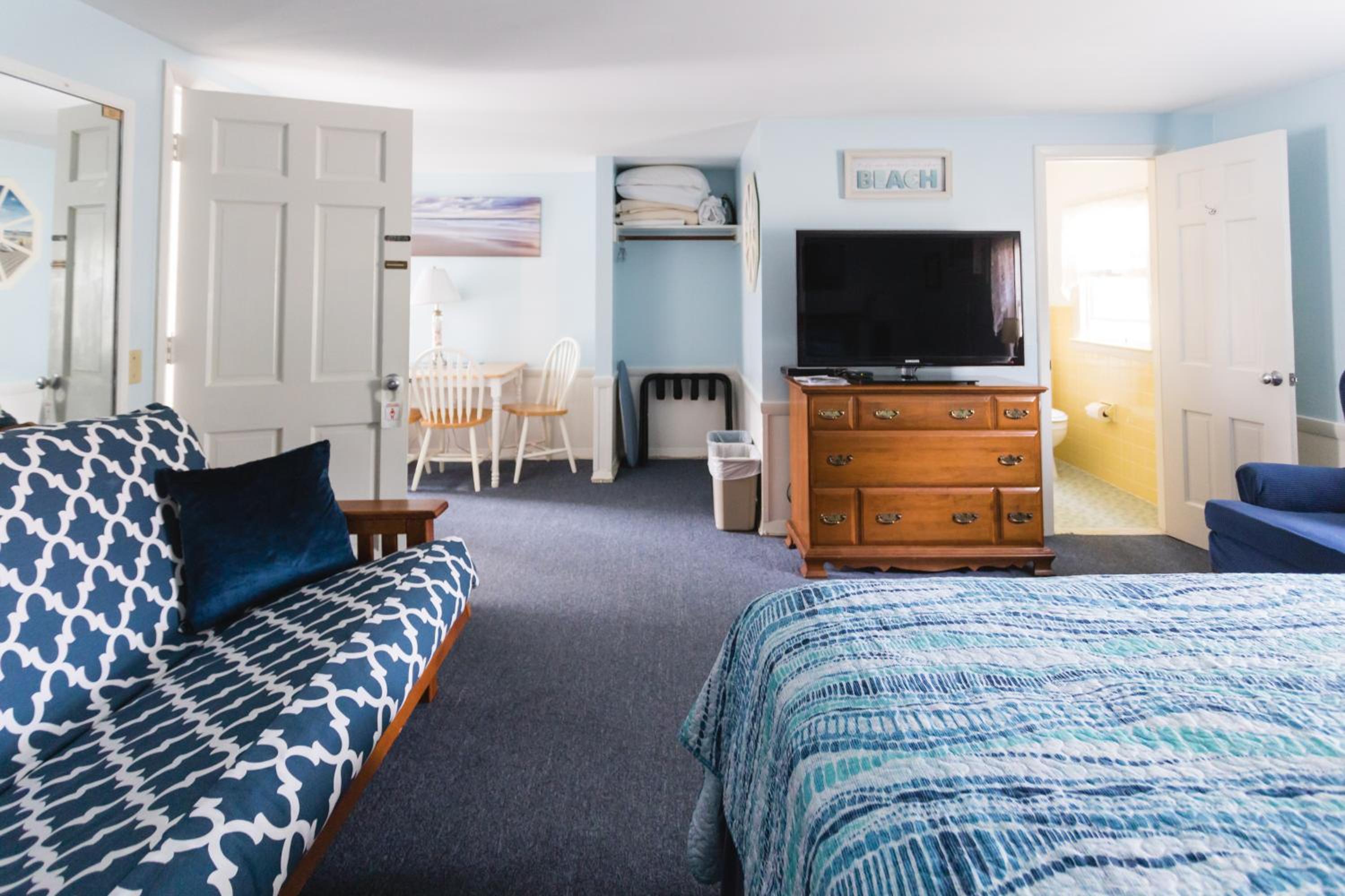 King Room with Futon photo 3