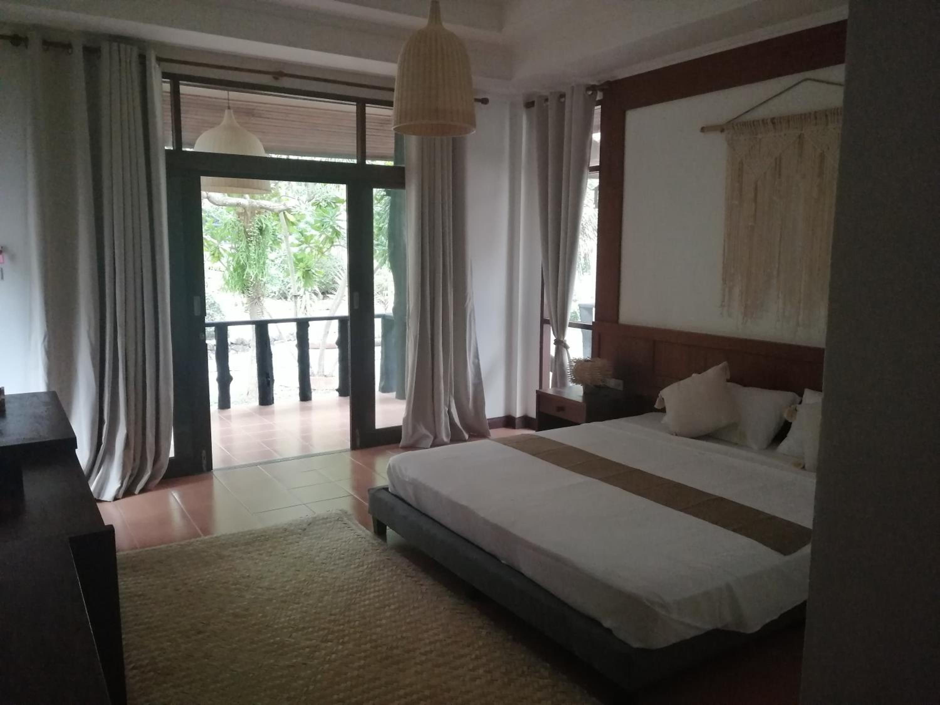 Deluxe Double Room with Balcony - Photo 18