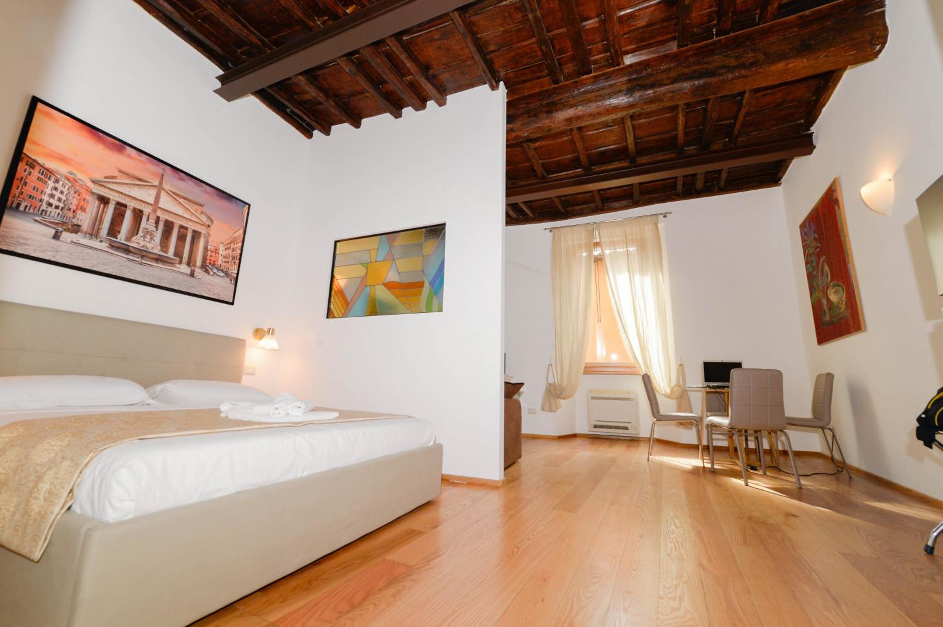Deluxe Apartment