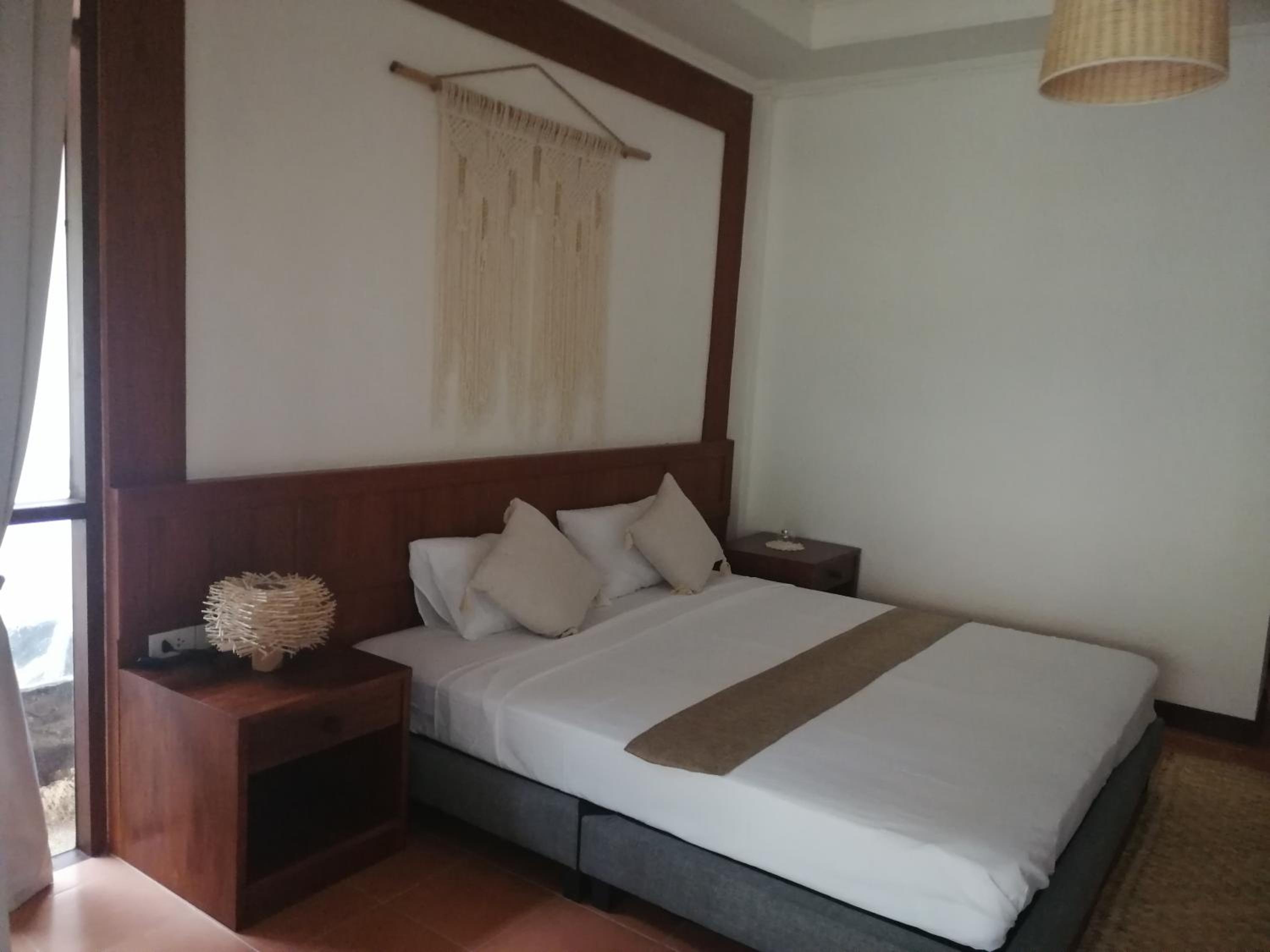 Deluxe Double Room with Balcony - Photo 17