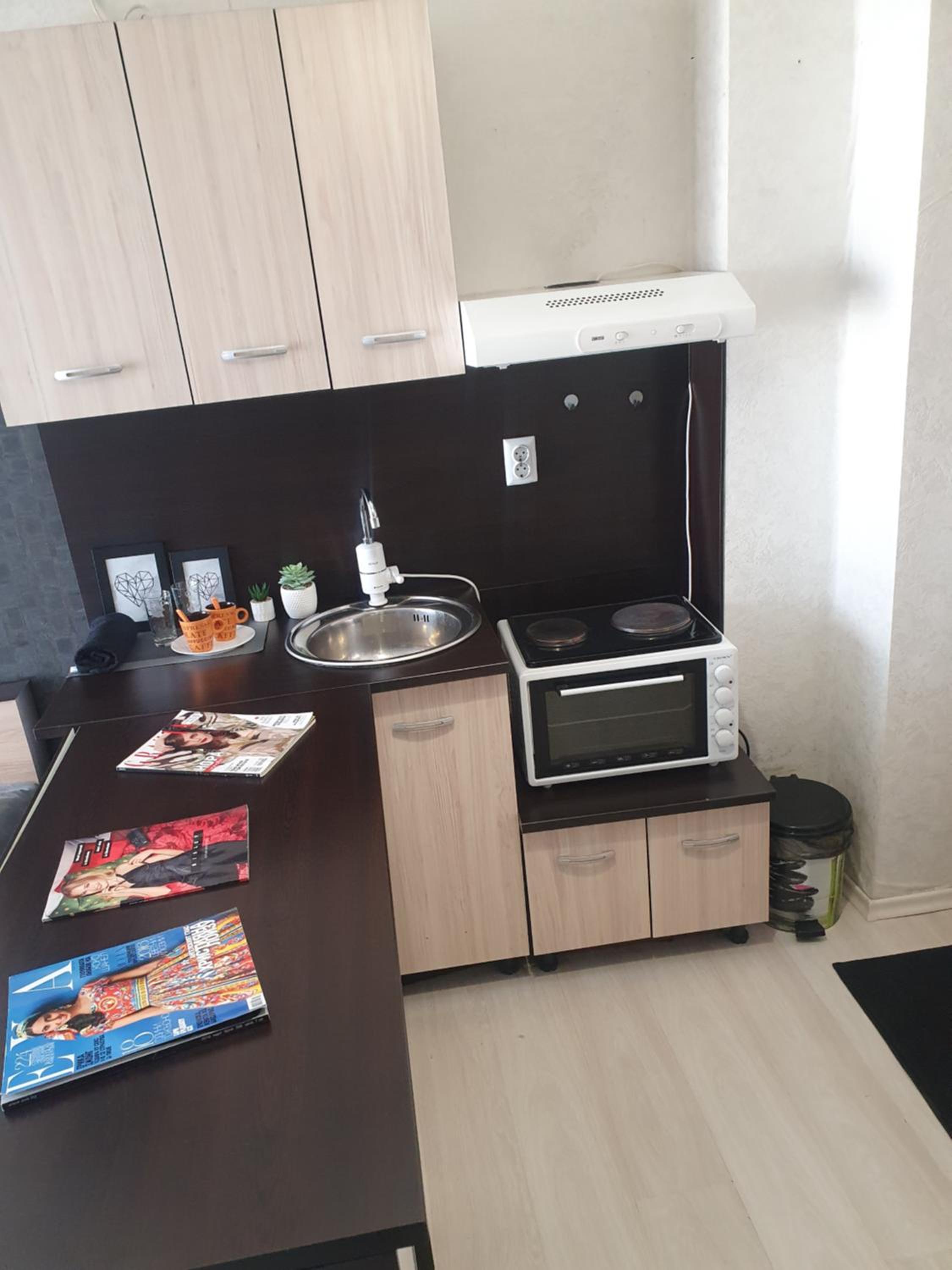 One-Bedroom Apartment - Photo 2