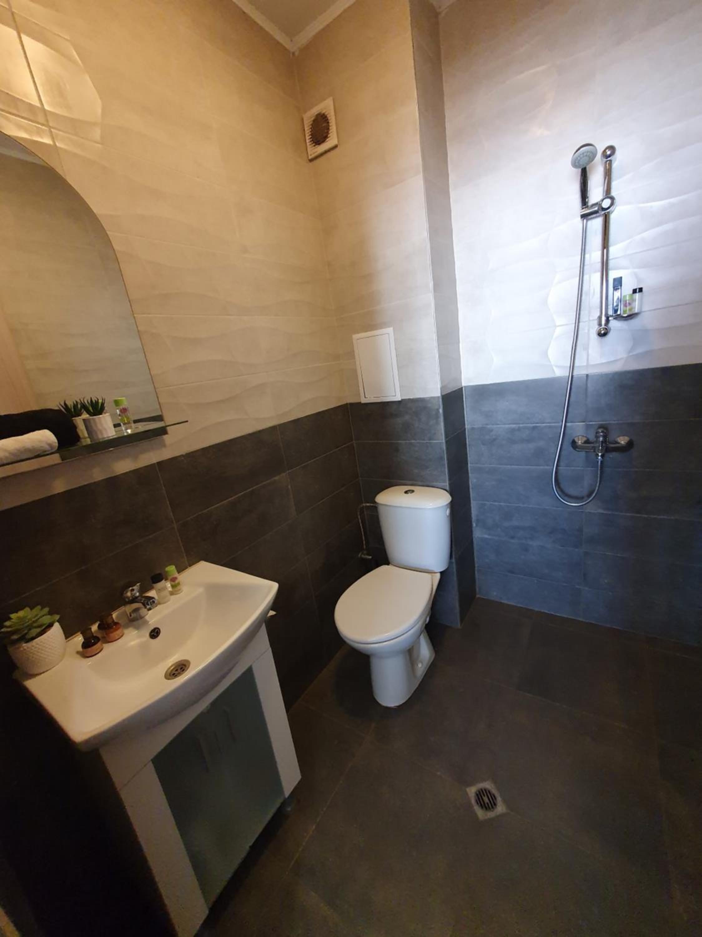 One-Bedroom Apartment - Photo 7