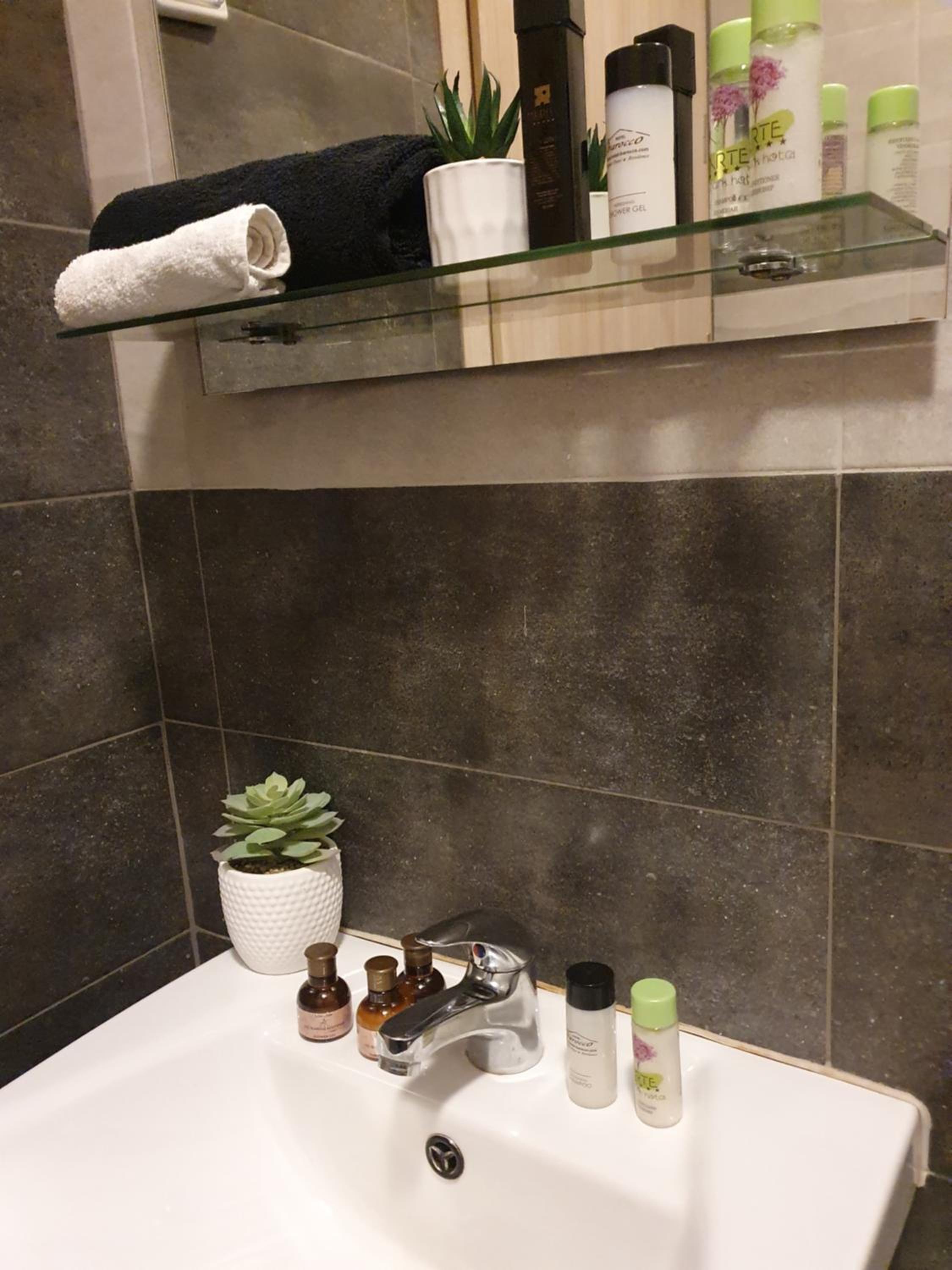 One-Bedroom Apartment - Photo 27