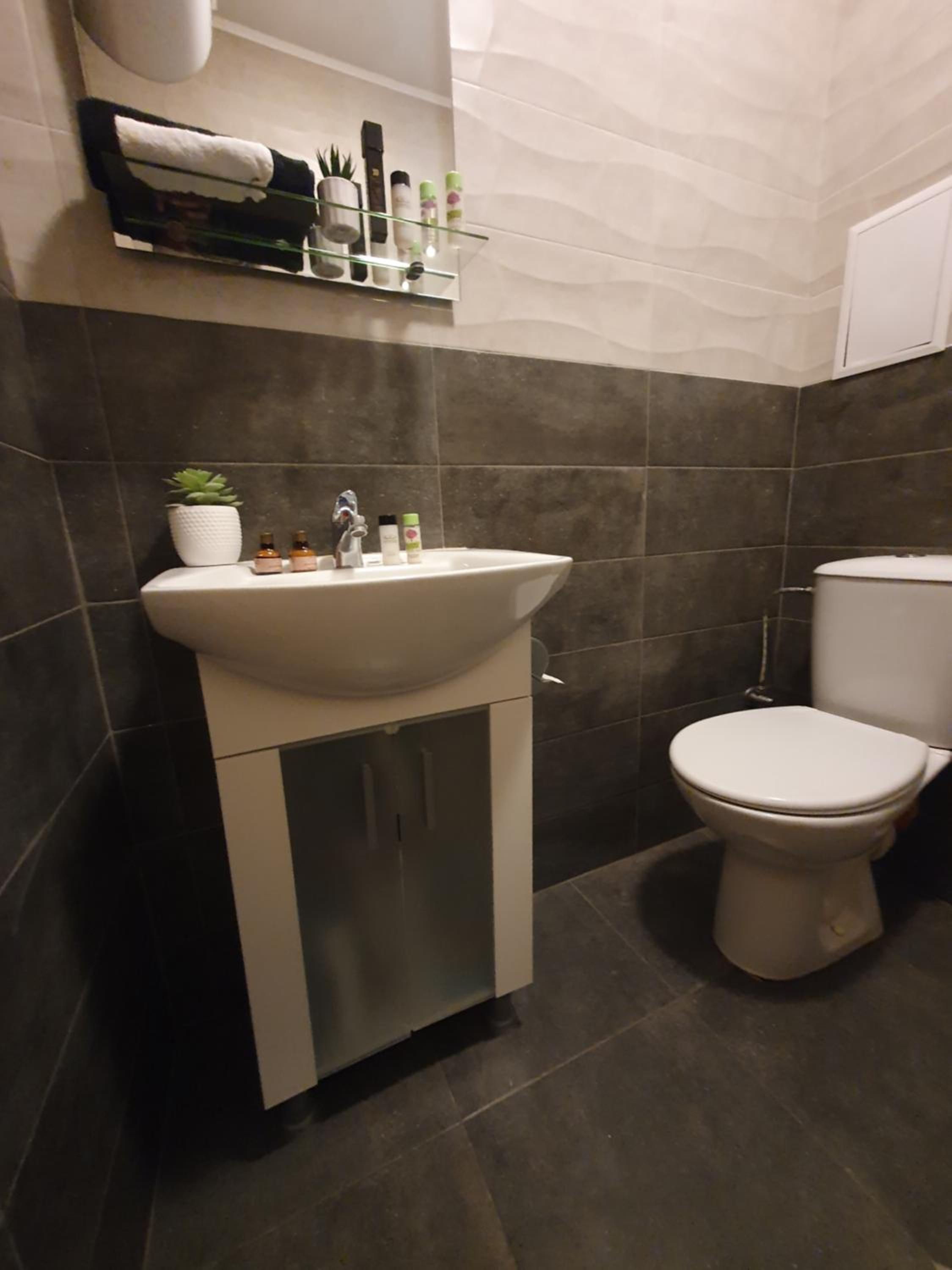 One-Bedroom Apartment - Photo 29