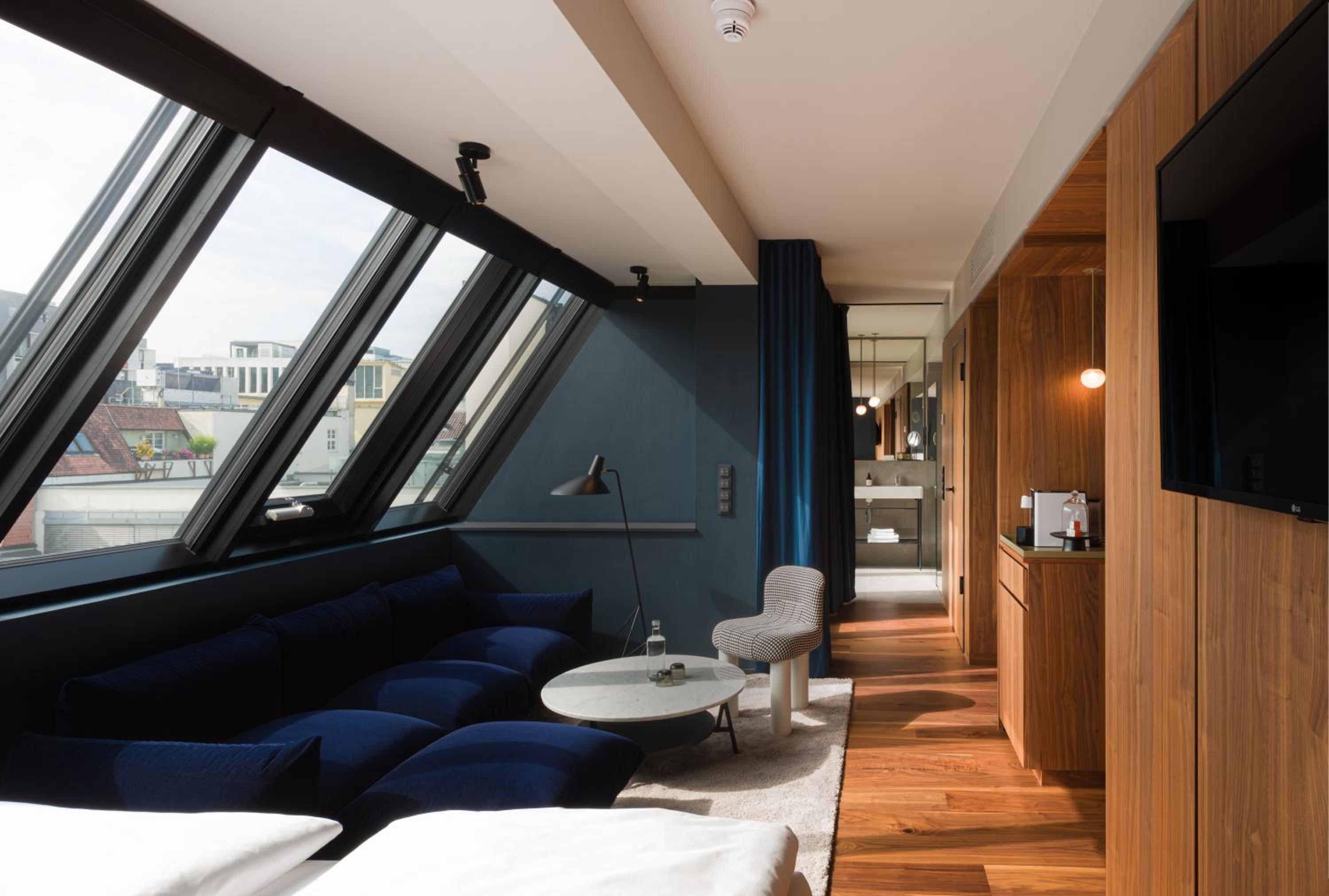 Emi Suite - Photo 1