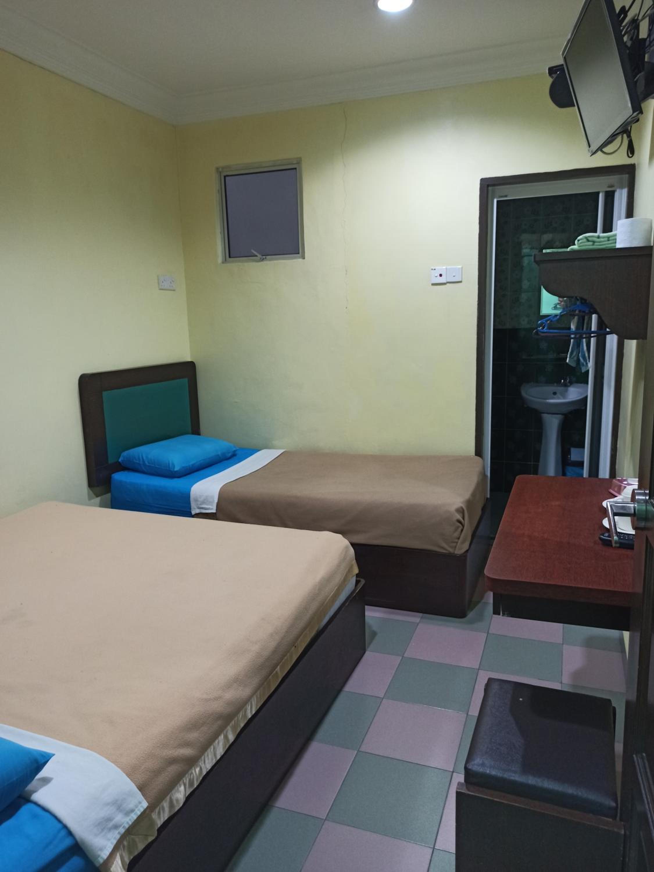 Standard Triple Room - Photo 4