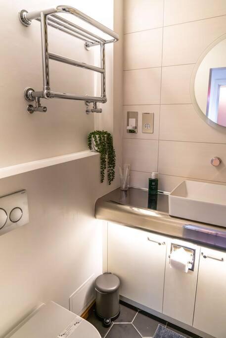 One-Bedroom Apartment - Photo 5