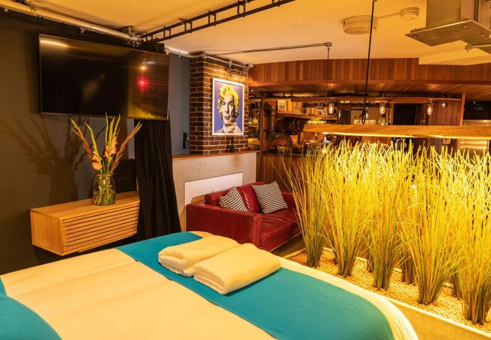 One-Bedroom Apartment - Photo 10
