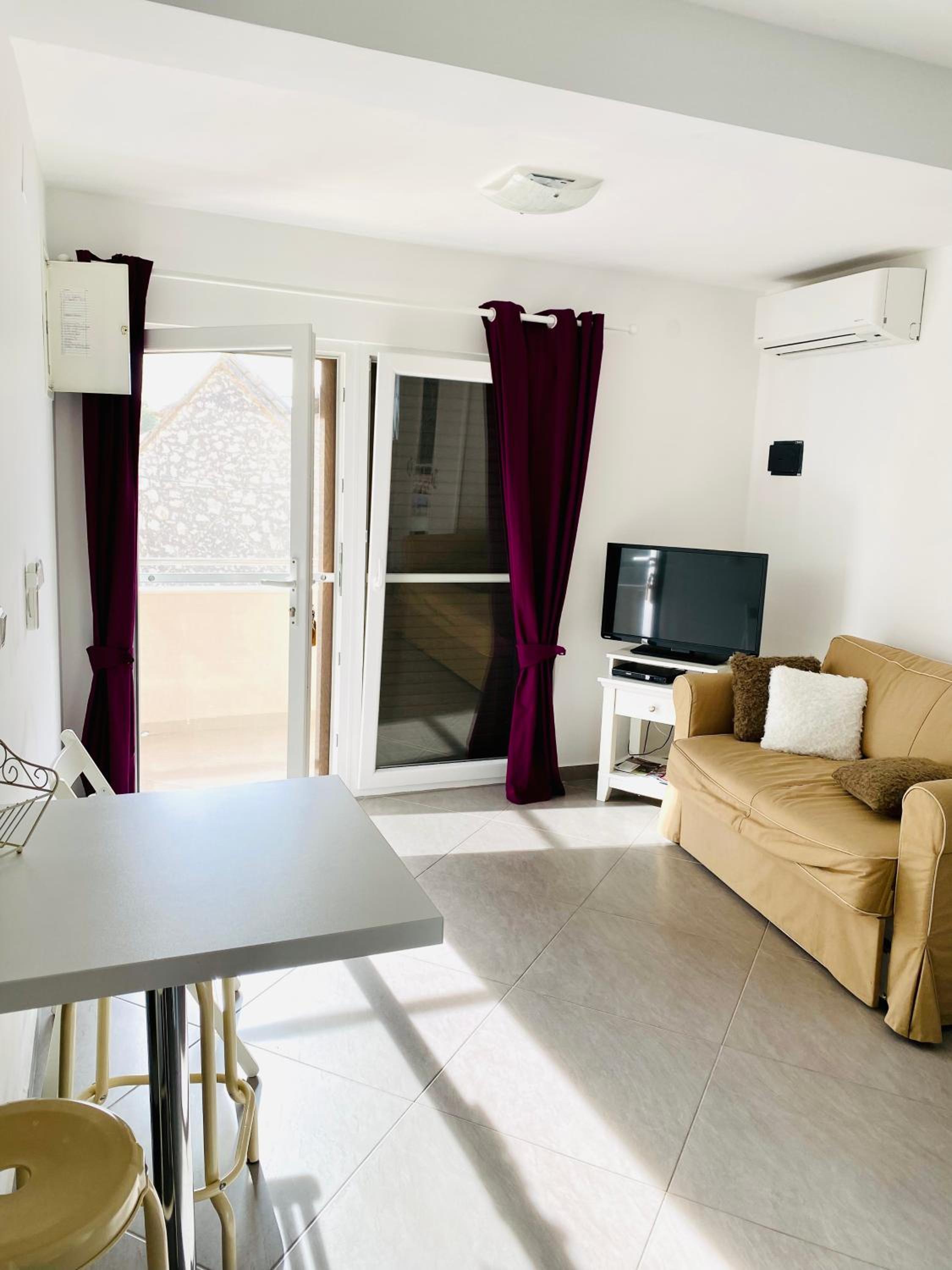 Apartment with Balcony photo 2