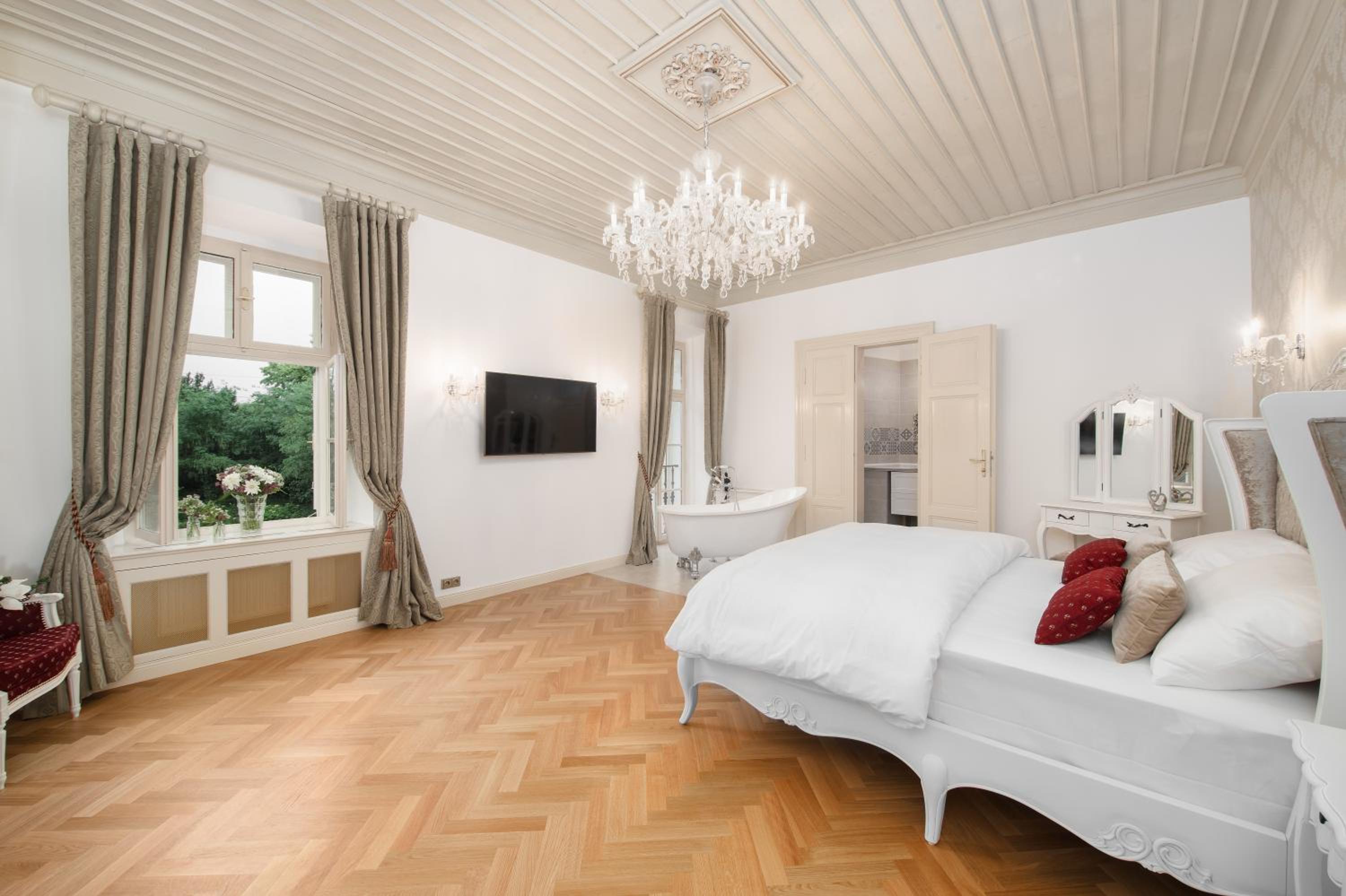 Large Double Room photo 3