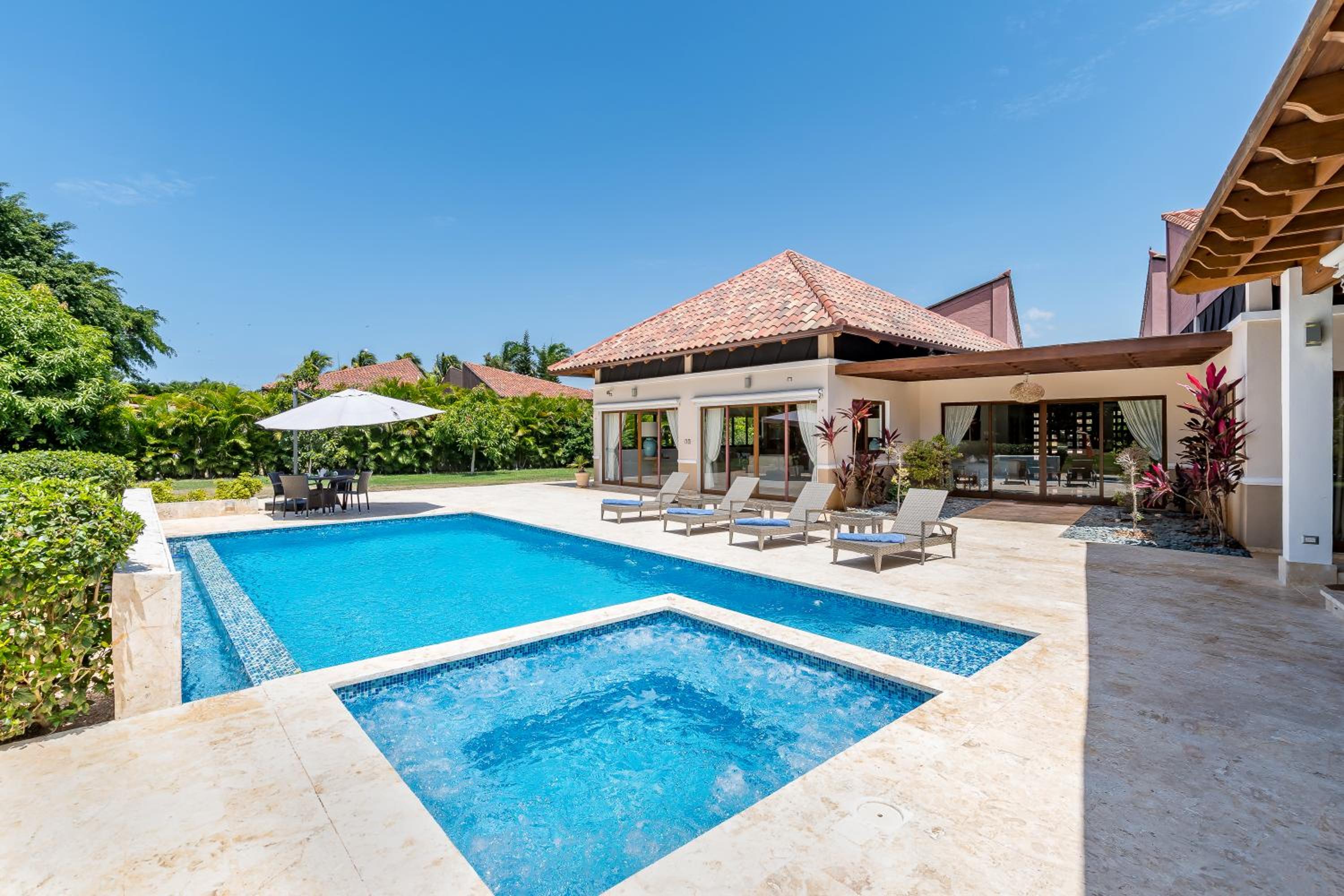 Villa - Beach Front