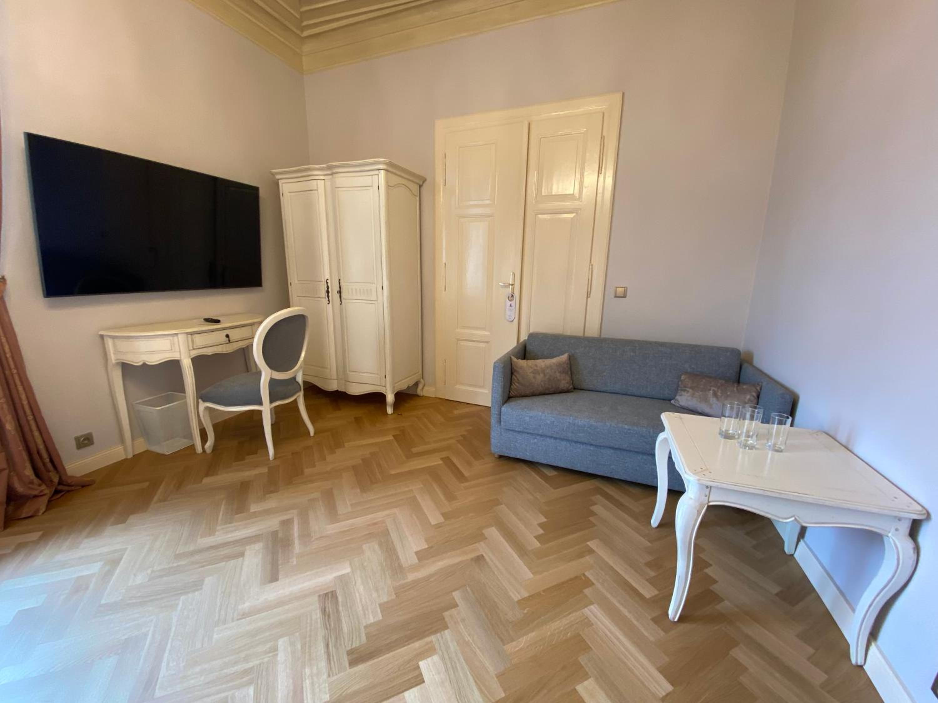 Large Double Room photo 3