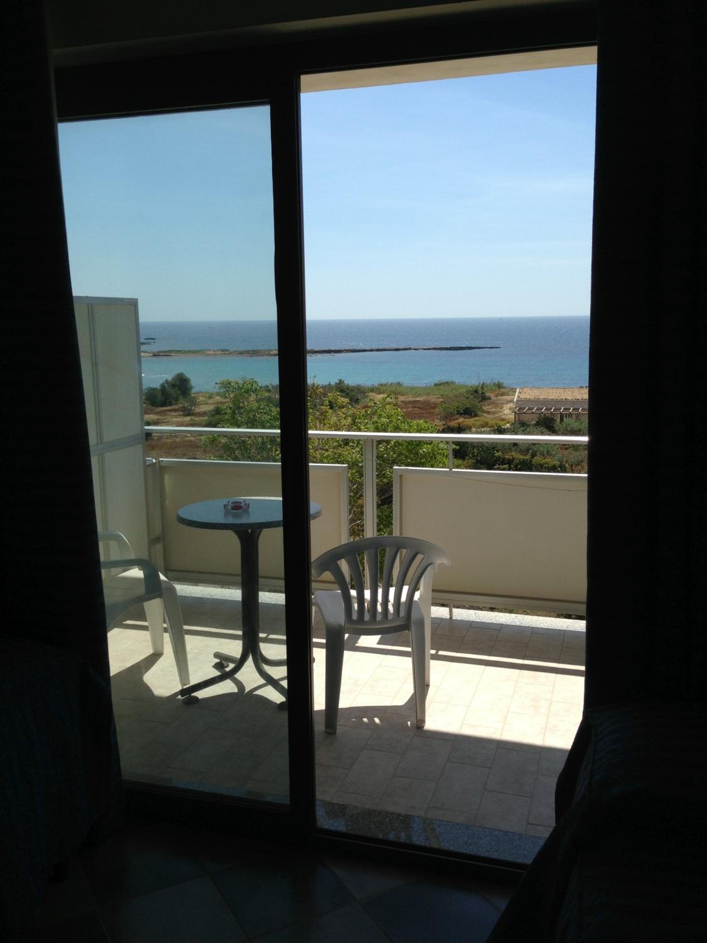 Double or Twin Room with Sea View - Photo 2