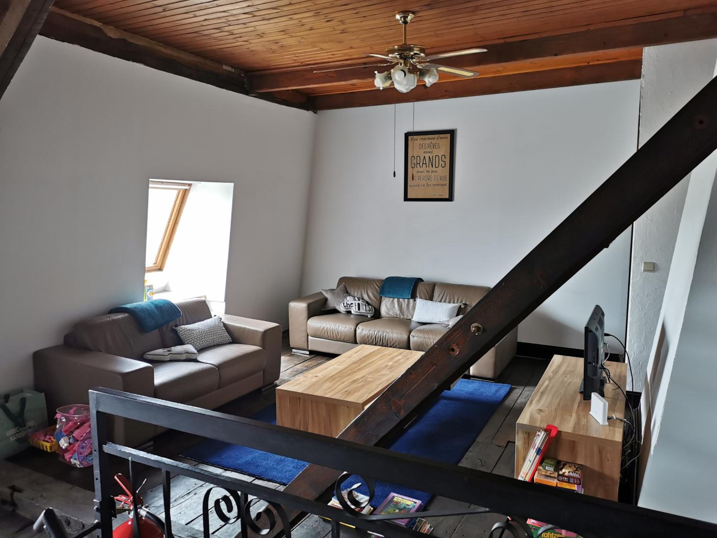 Five-Bedroom House photo 3