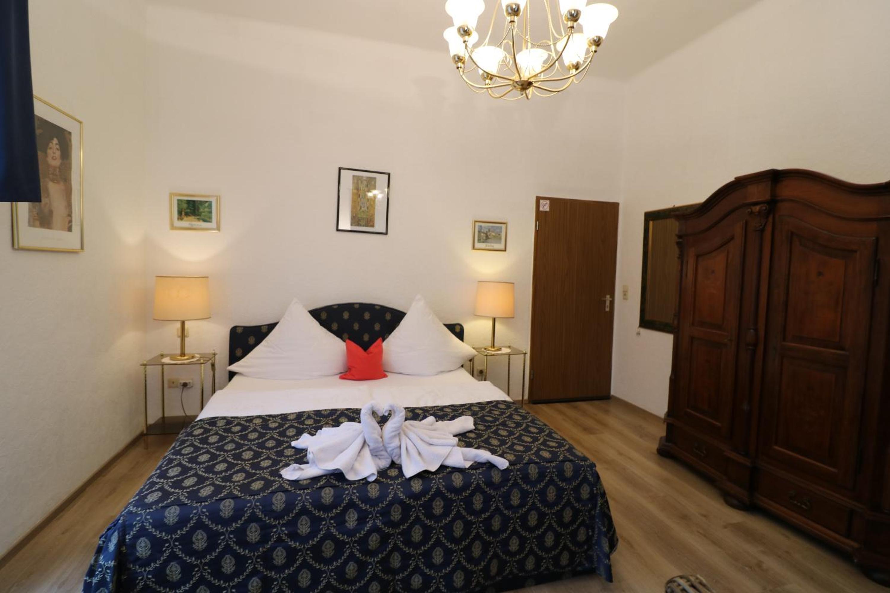 Deluxe Double Room with Balcony photo 2