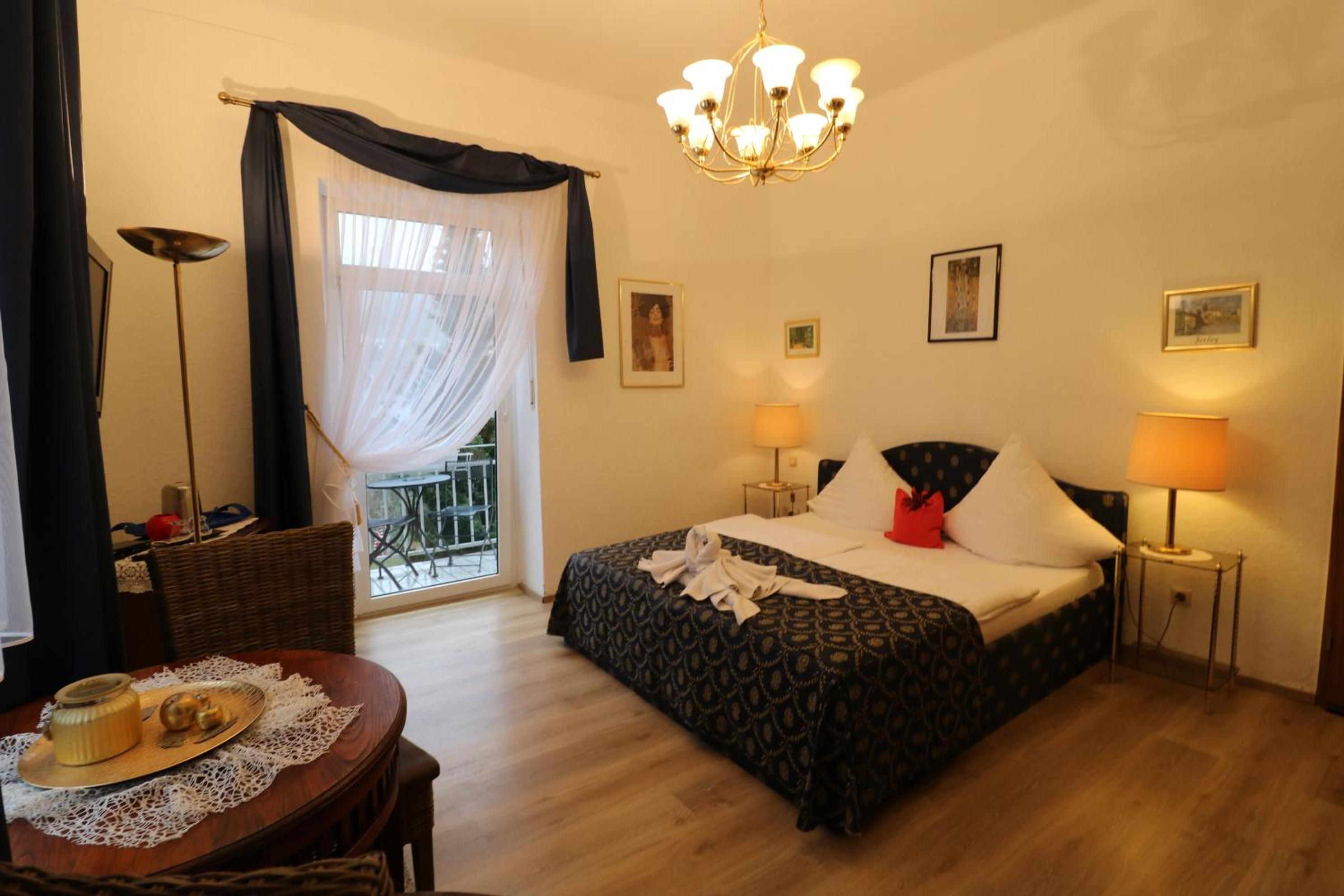 Deluxe Double Room with Balcony photo 3