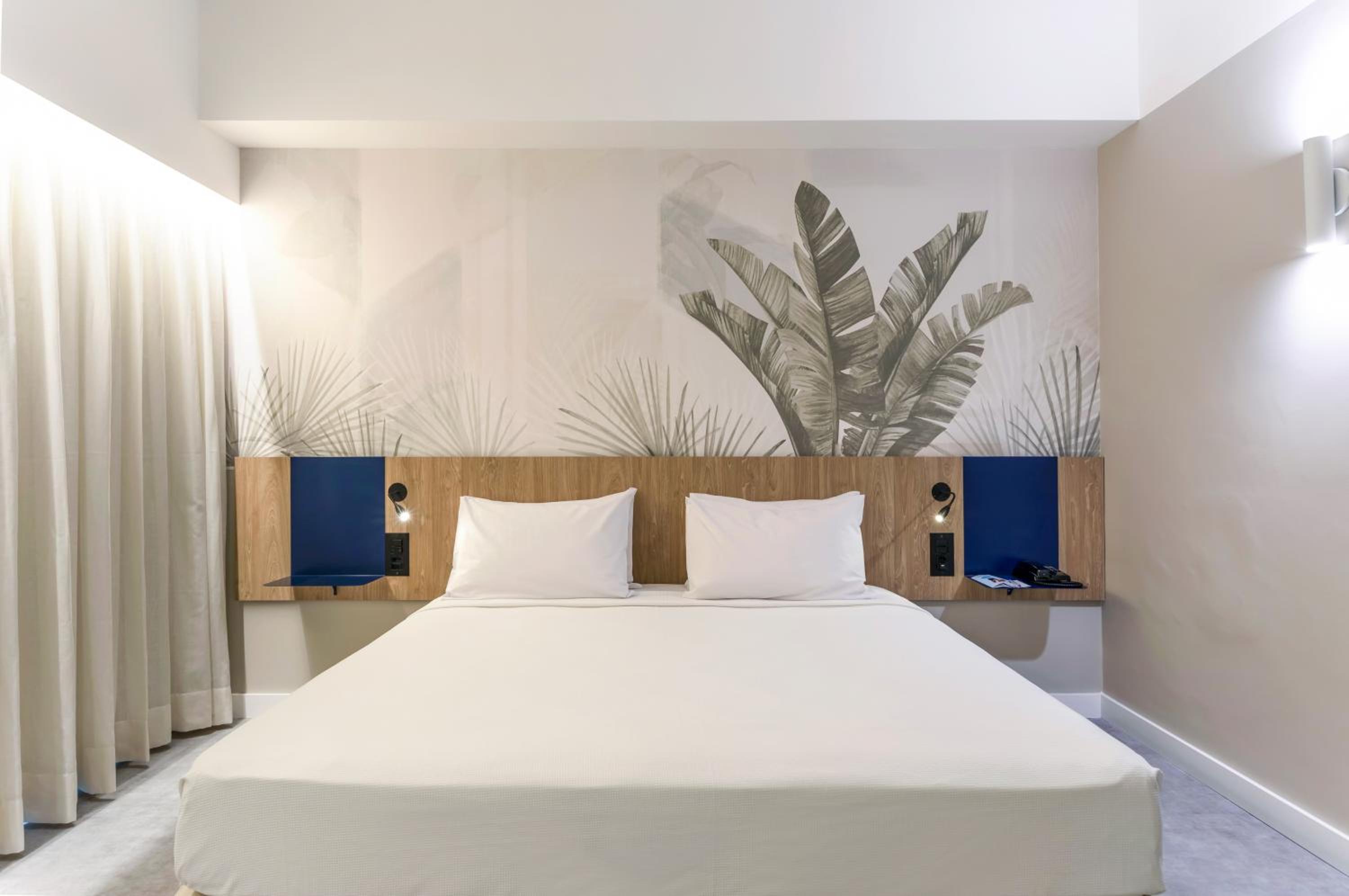 Superior King Room - Photo 1