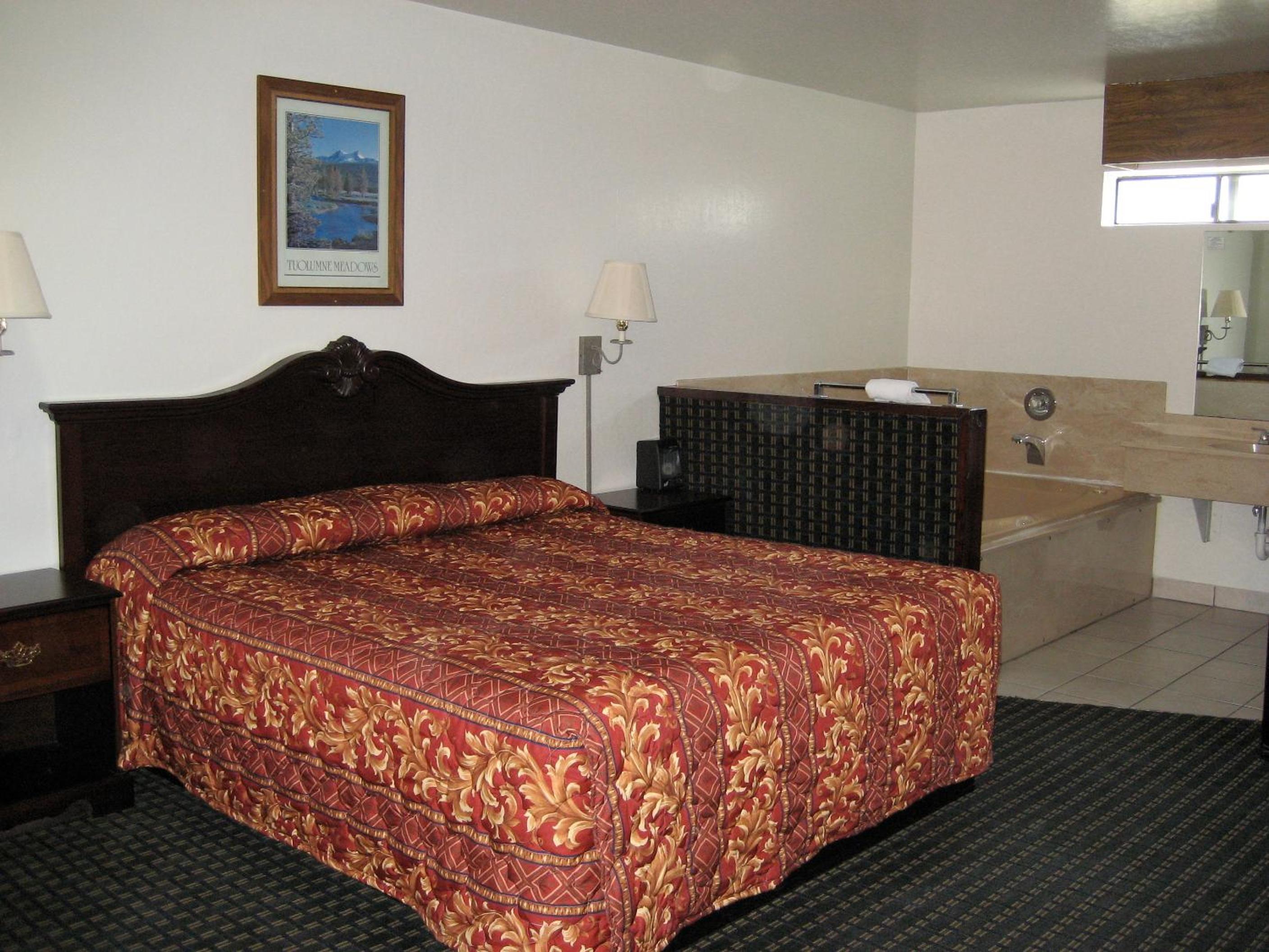 King Room with Spa Bath - Non-Smoking - Photo 2