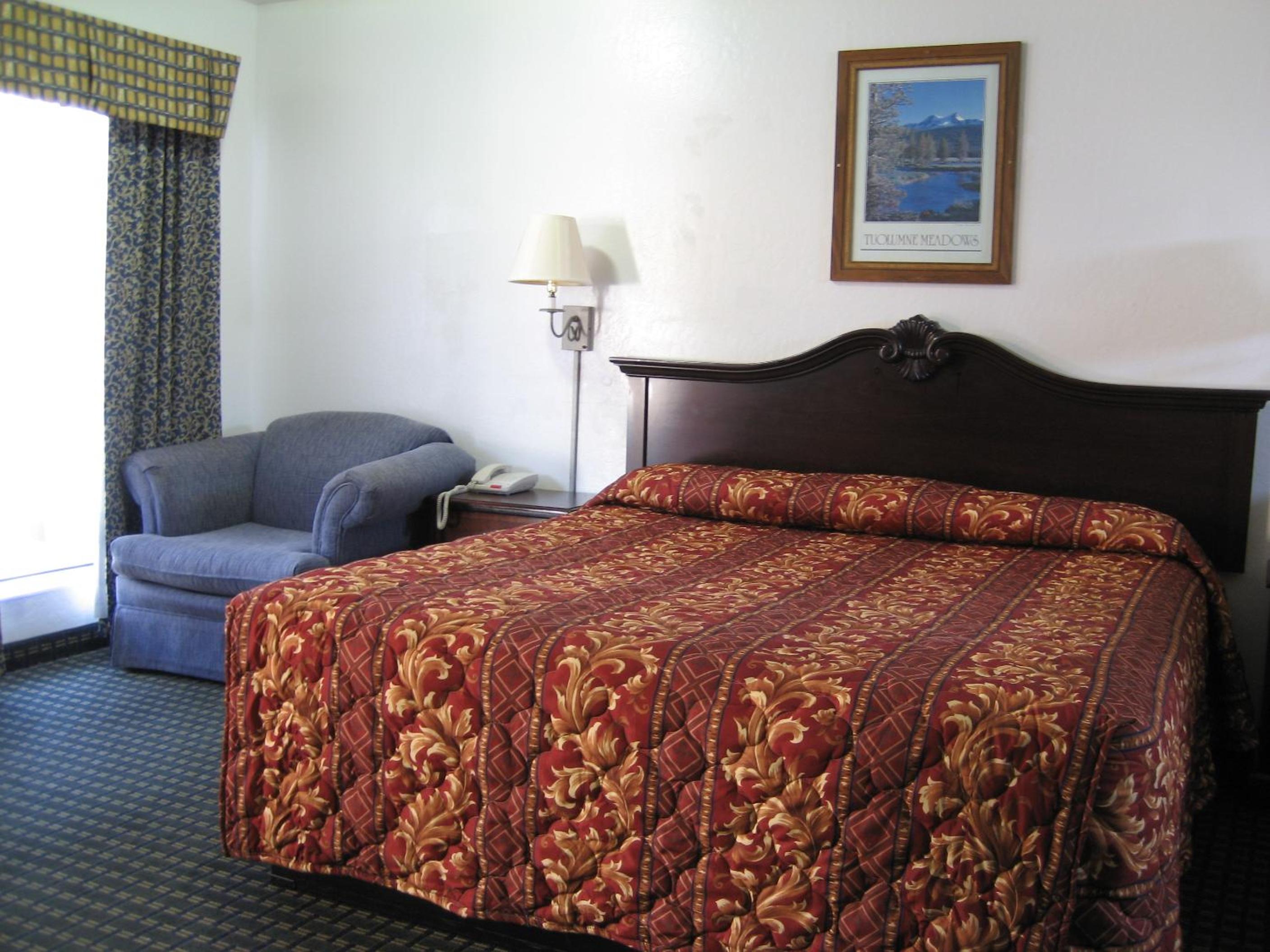 King Room - Non-Smoking - Photo 5