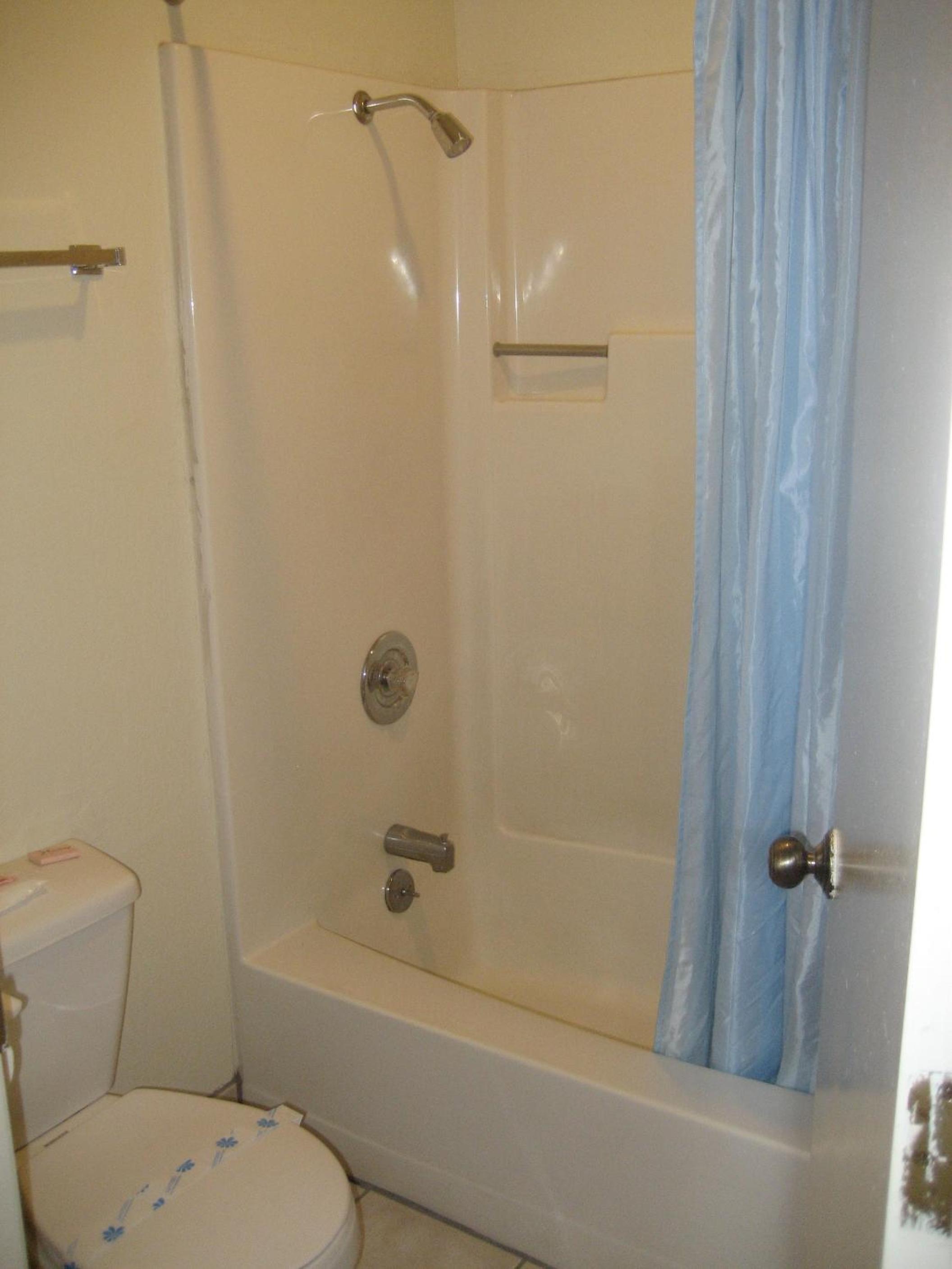 King Room - Non-Smoking - Photo 2