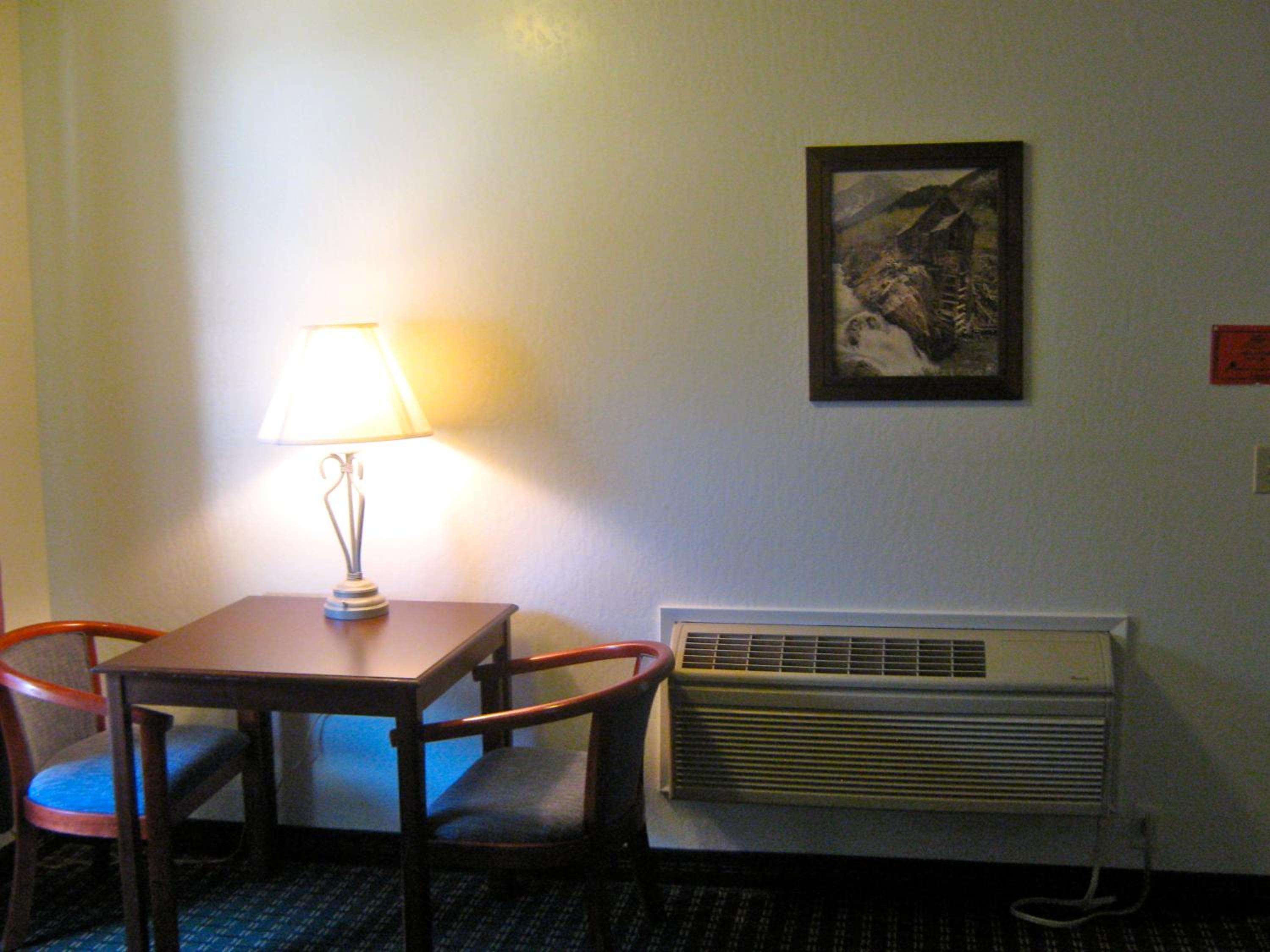 King Room - Non-Smoking - Photo 3