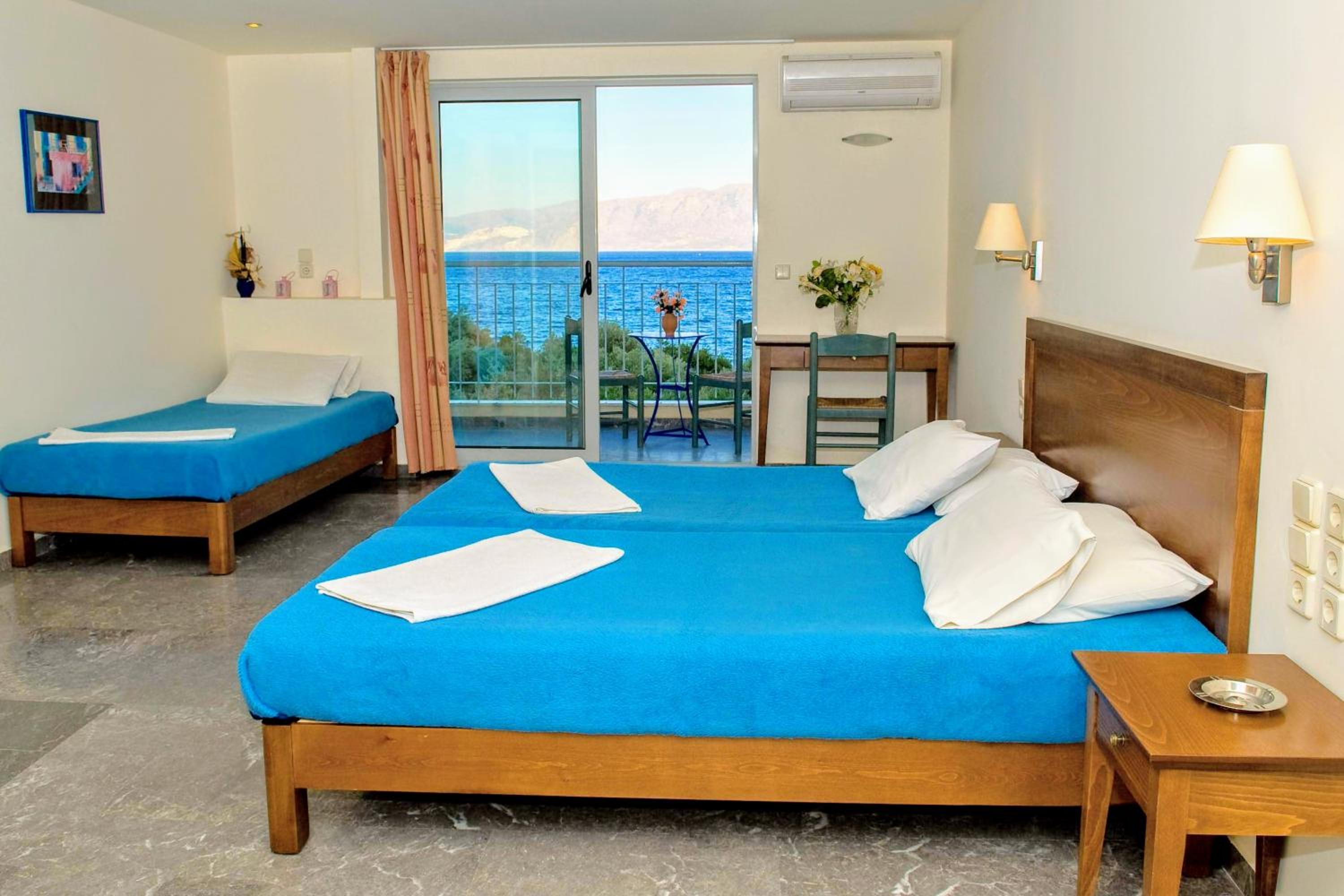 Triple Studio with Sea View Upper Floor photo 3