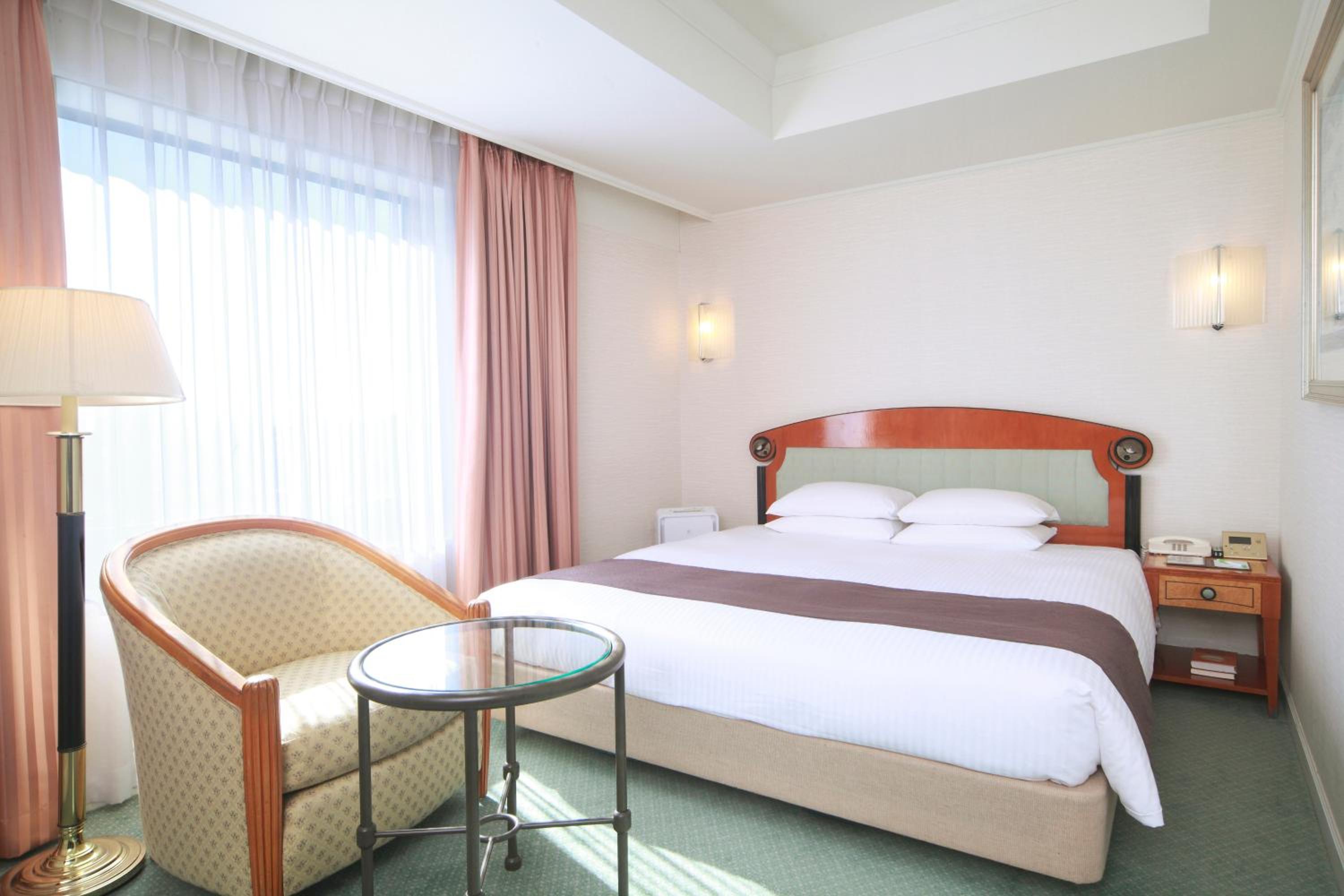 Late Check In 9 PM - Early Check Out 9 AM - Standard Double Room - Non-Smoking (2 Adult)