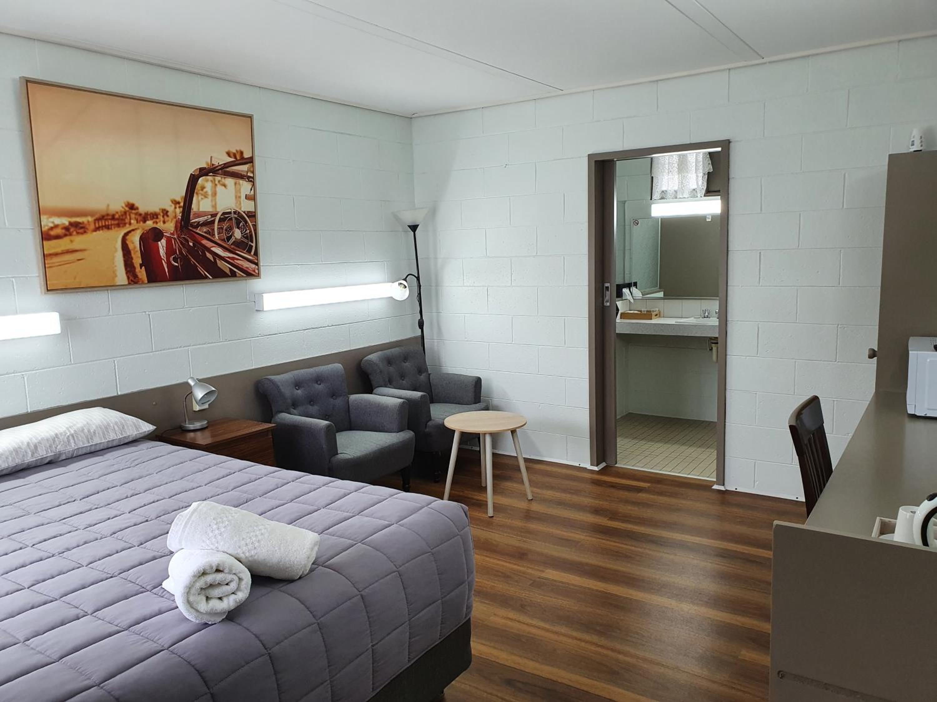 Deluxe Queen Room - Photo 6
