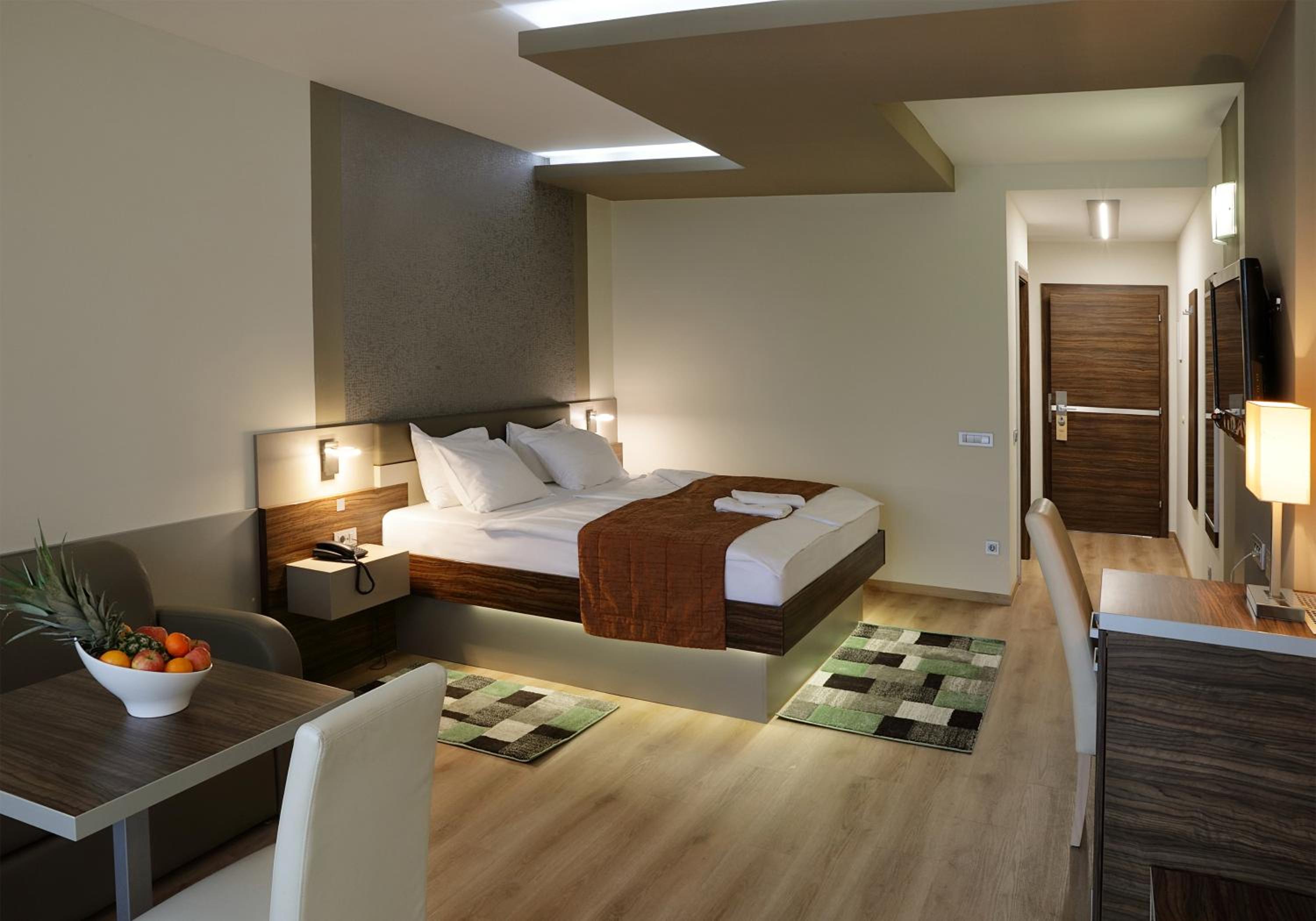 Double Room - Photo 7