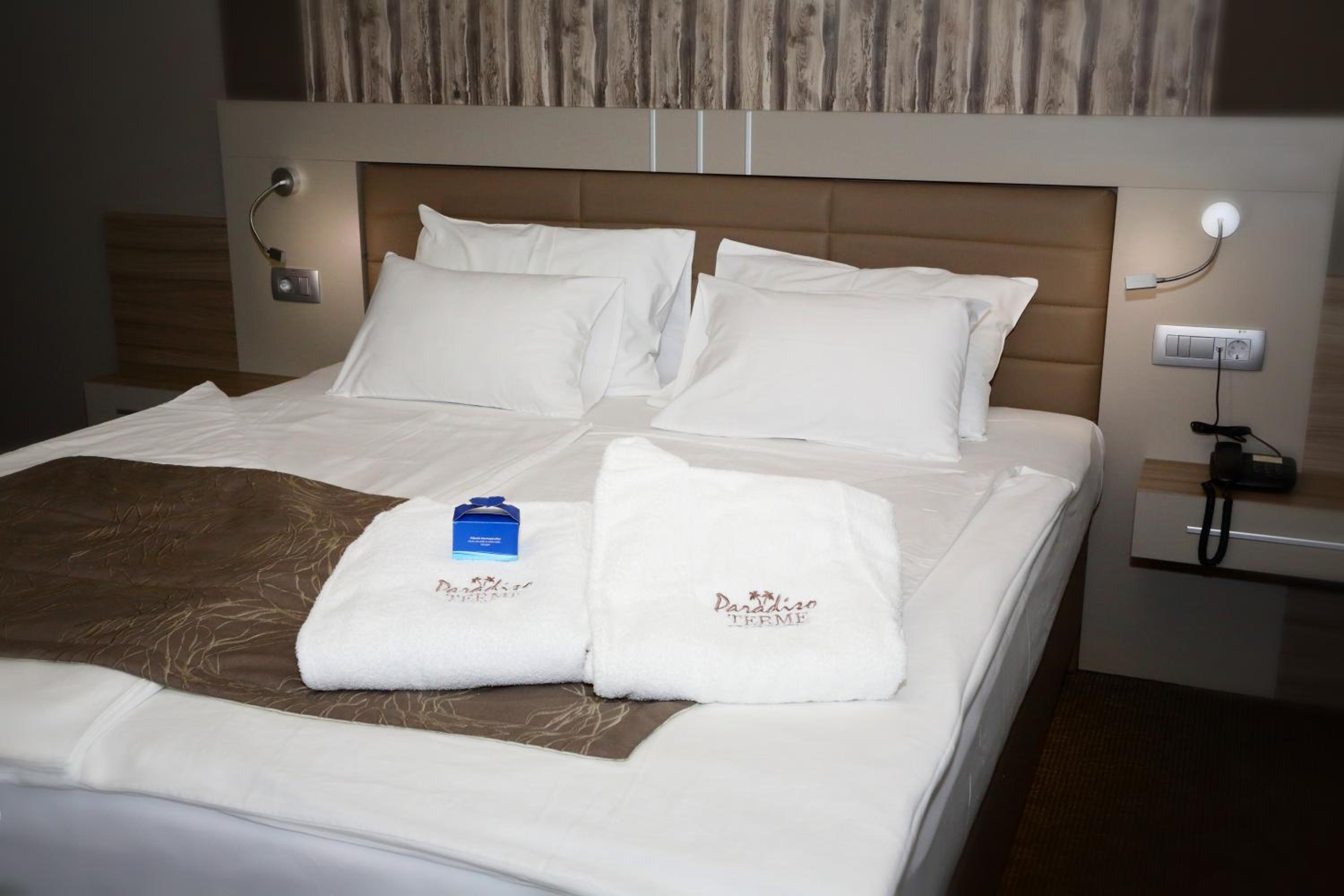 Double Room with Extra Bed - Photo 2