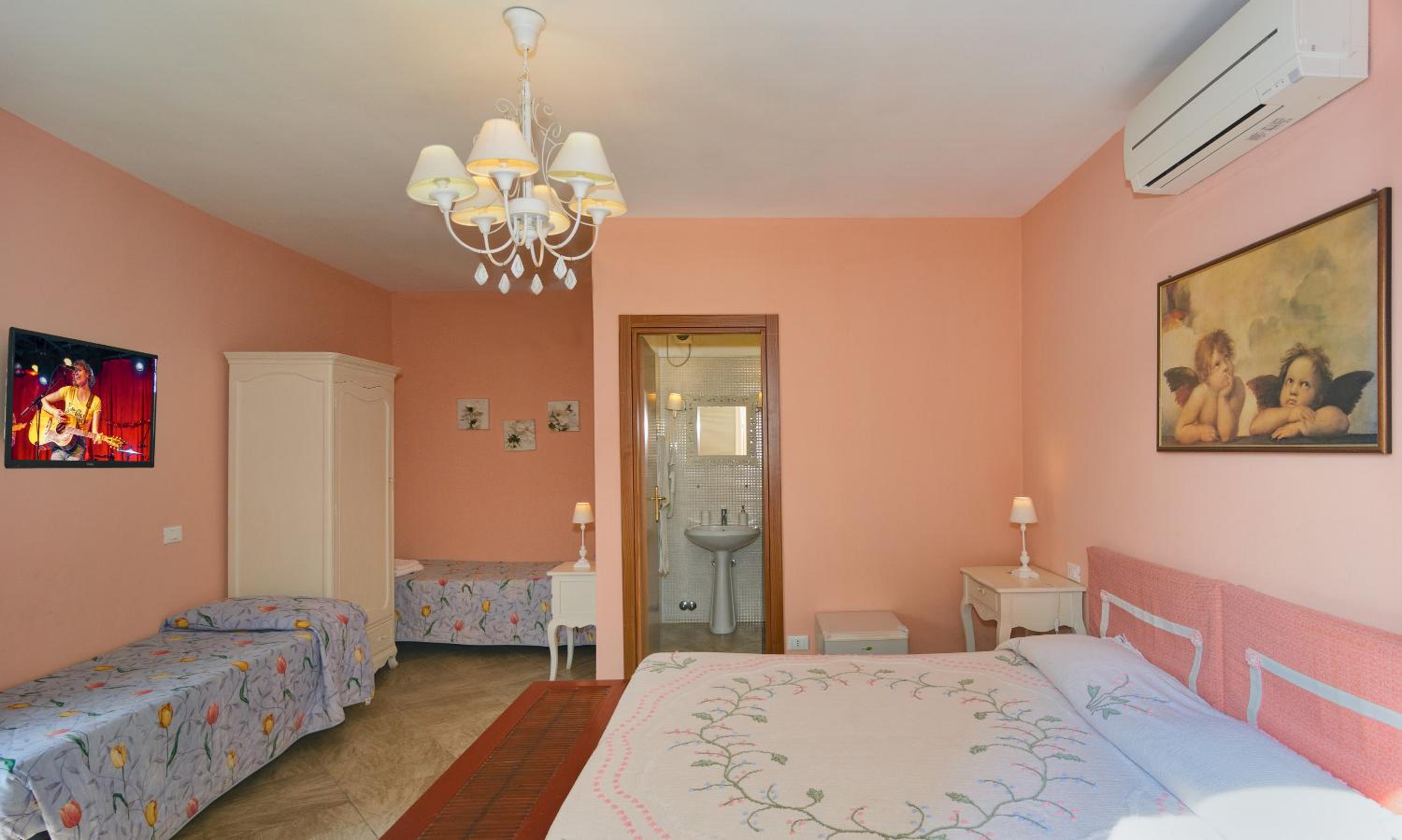 Quadruple Room - Photo 4
