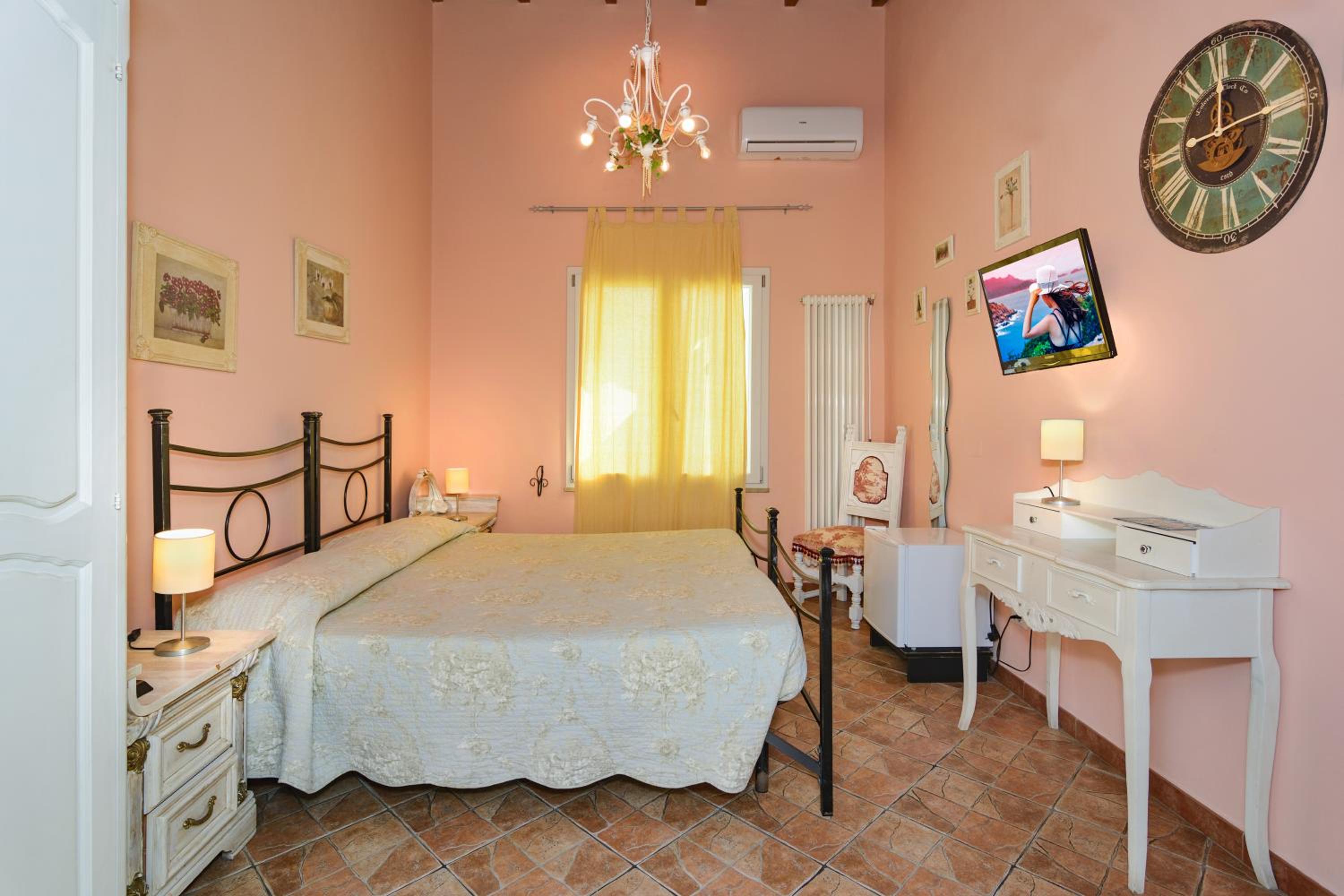 Double Room - Photo 9