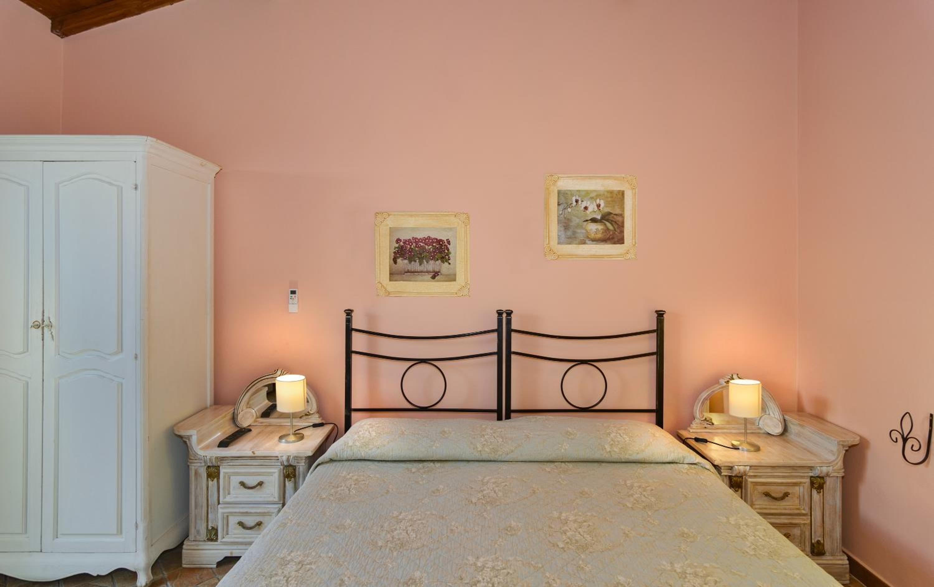 Double Room - Photo 10