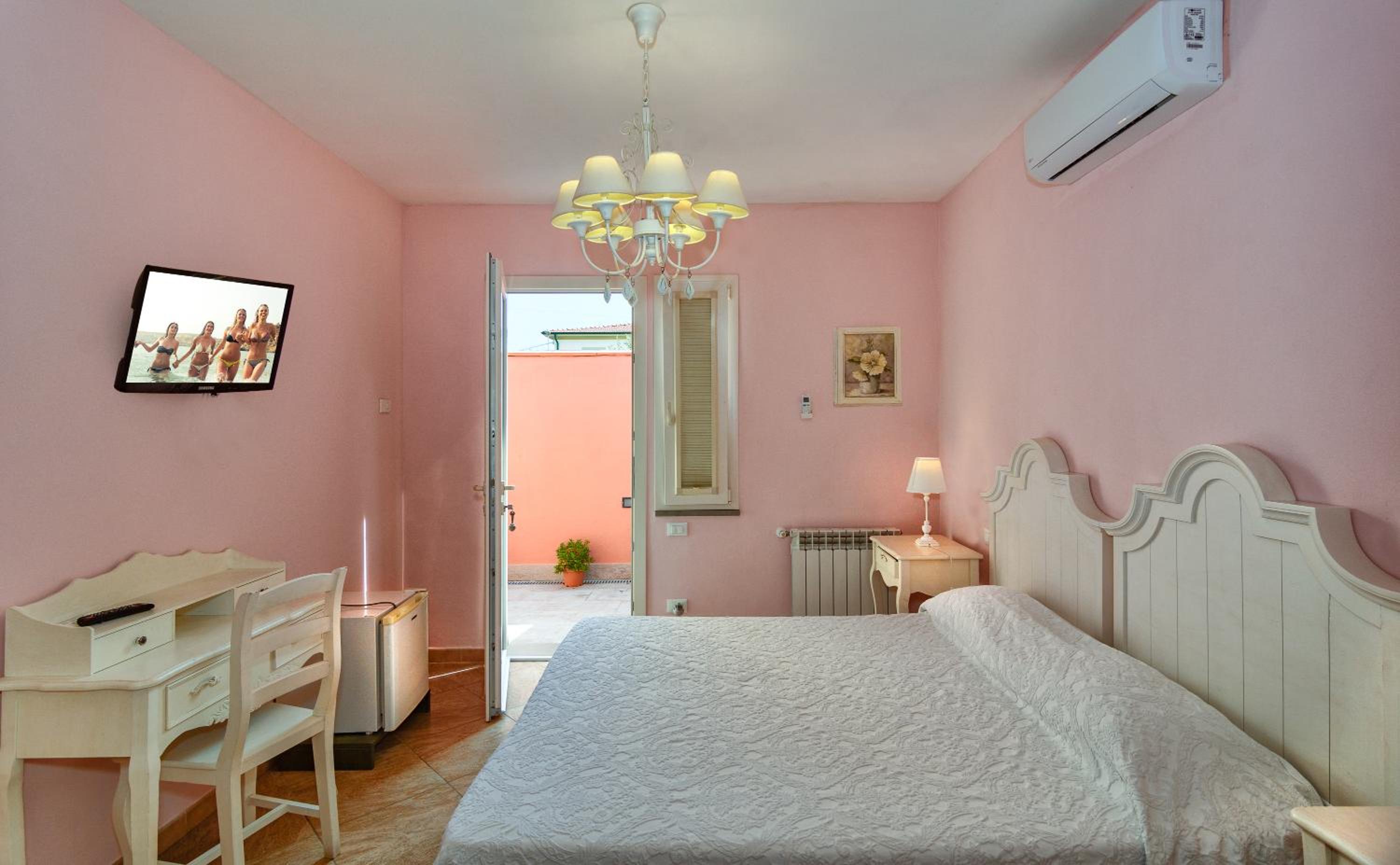 Double Room - Photo 4