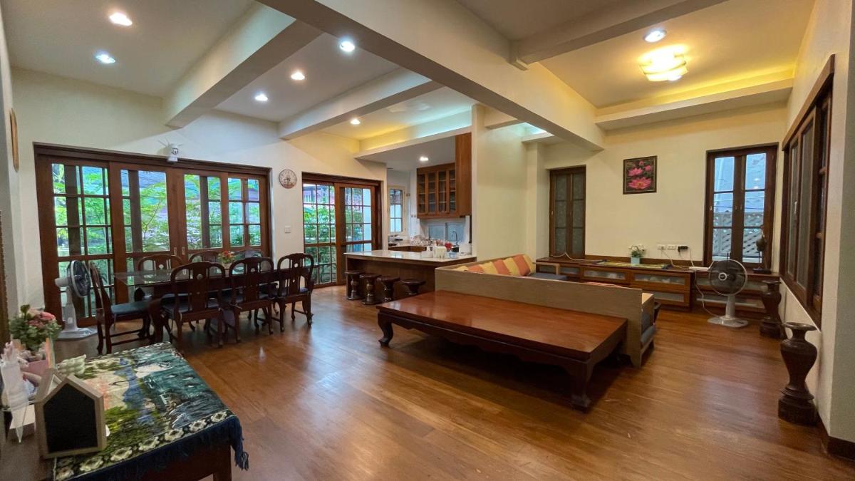 Villa photo 2