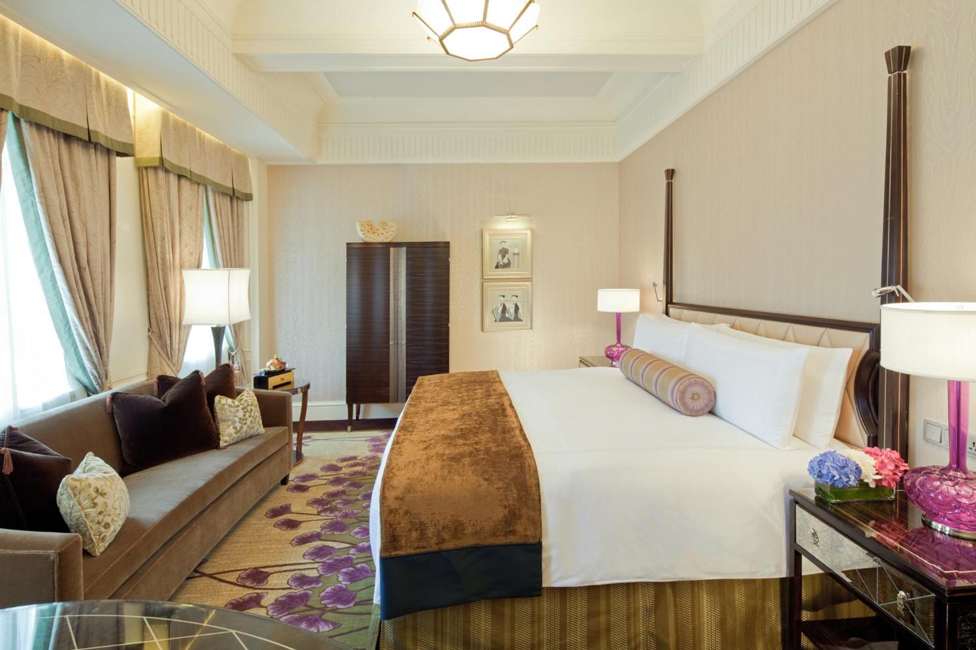 Deluxe King Room - Non-Smoking photo 3