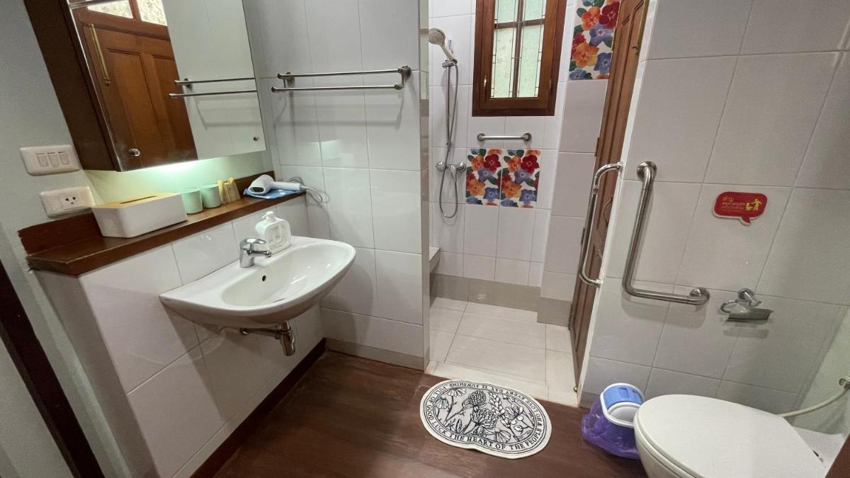 Twin Room - Disability Access photo 1