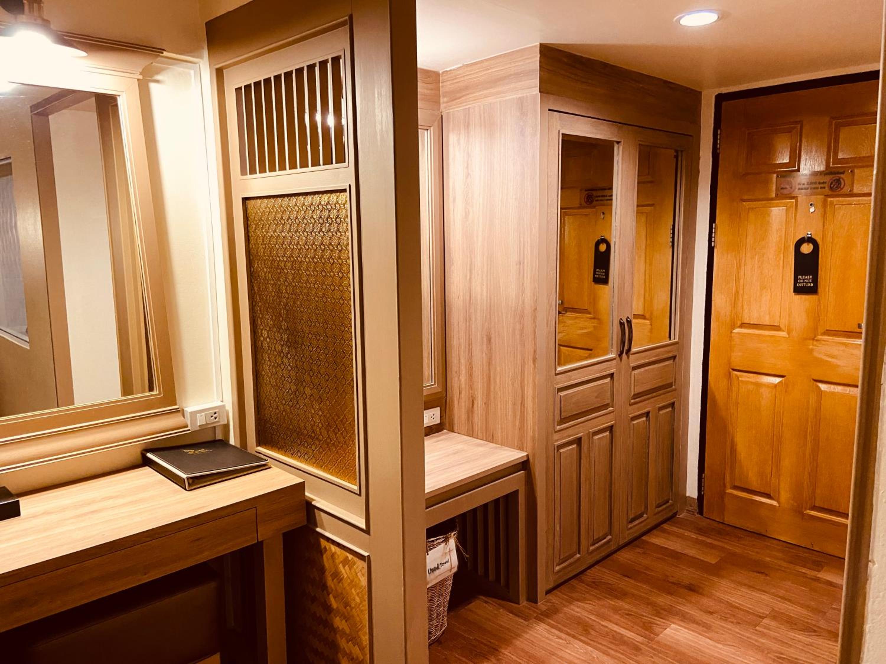 Naga Double Room with Bath - Photo 4