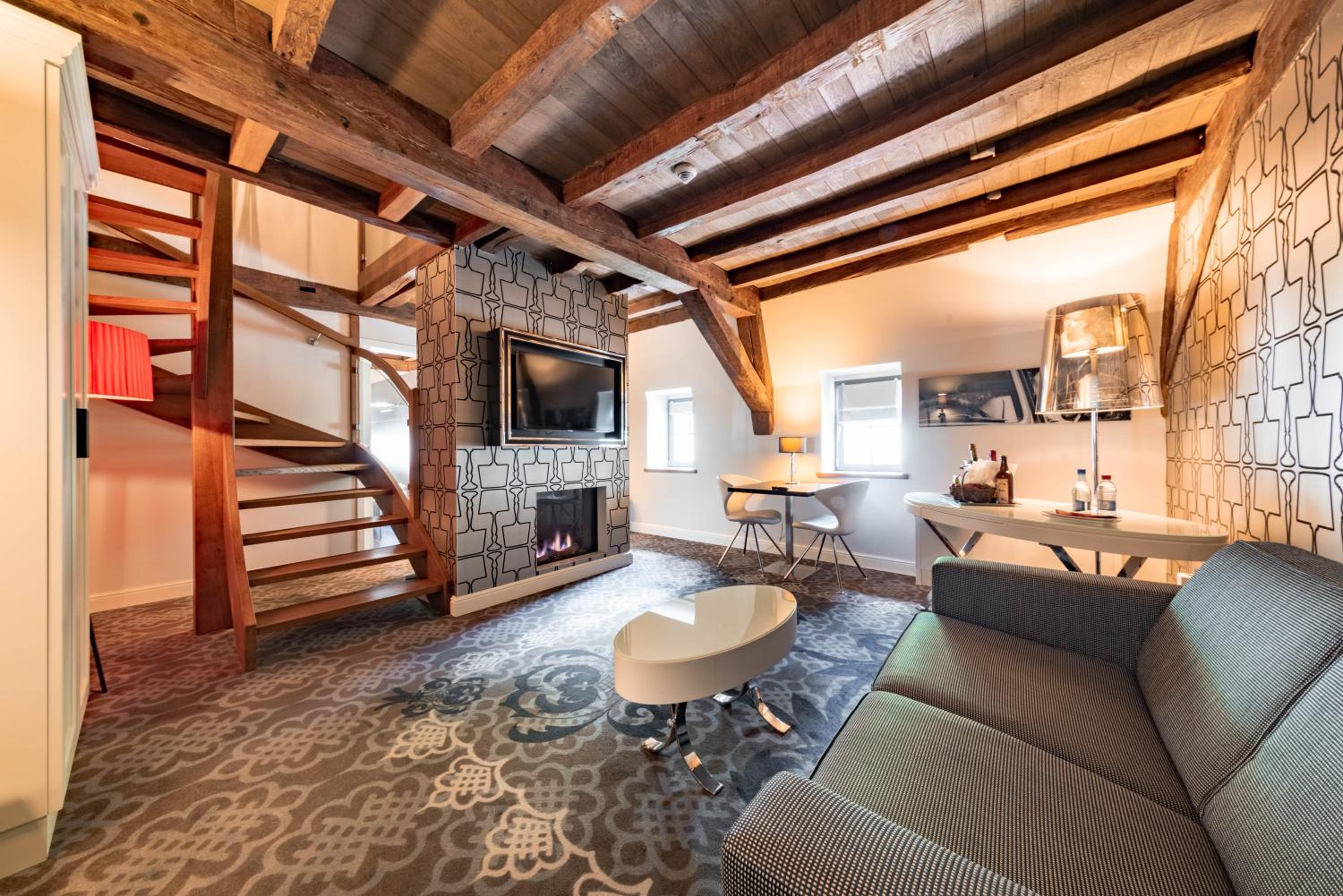 Duplex Suite - Photo 1