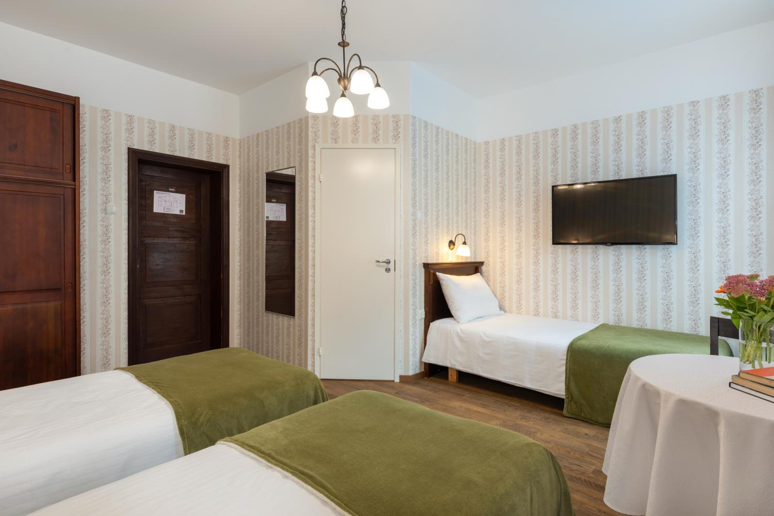 Deluxe Triple Room - Photo 3