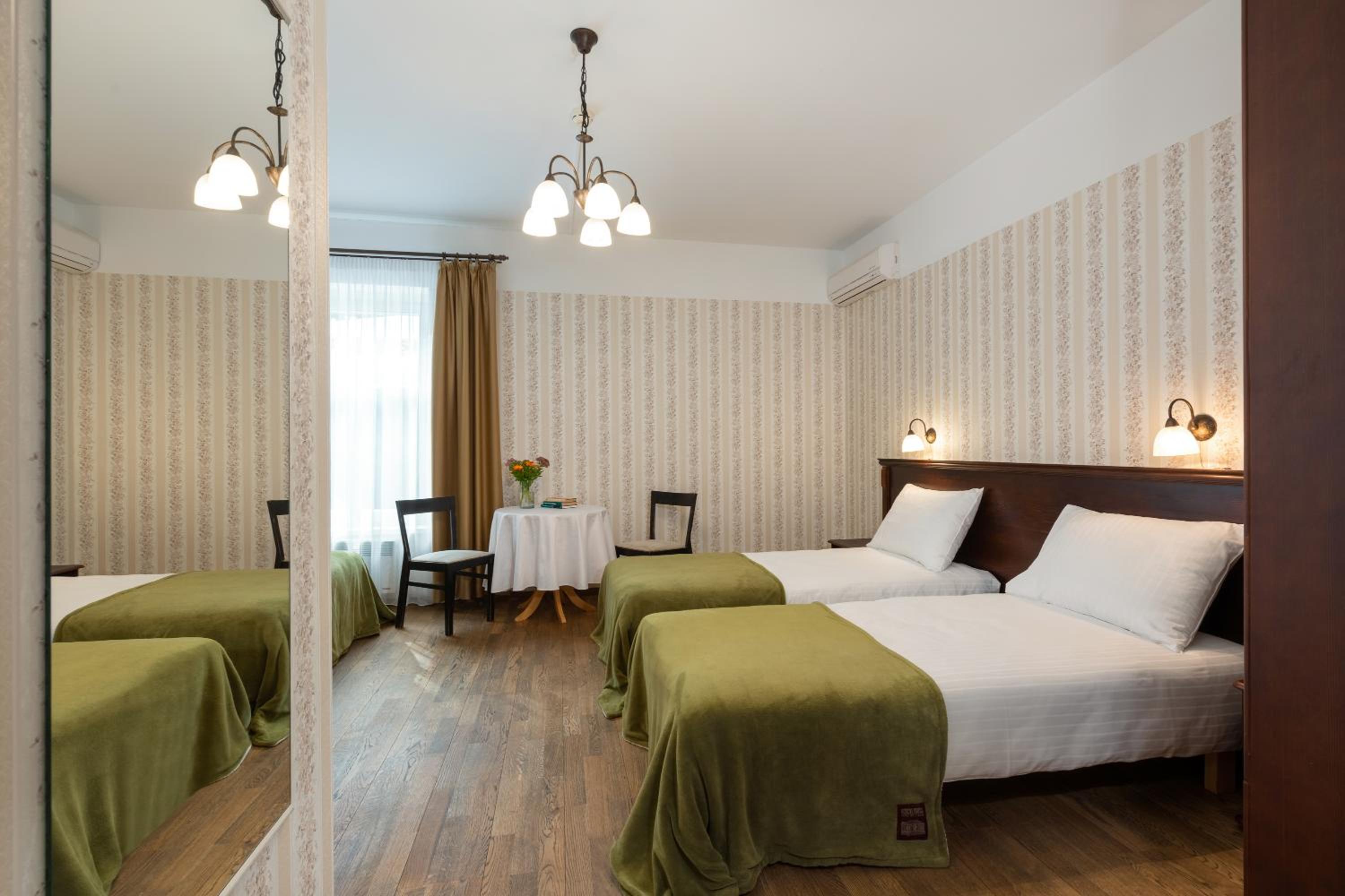 Deluxe Triple Room - Photo 2