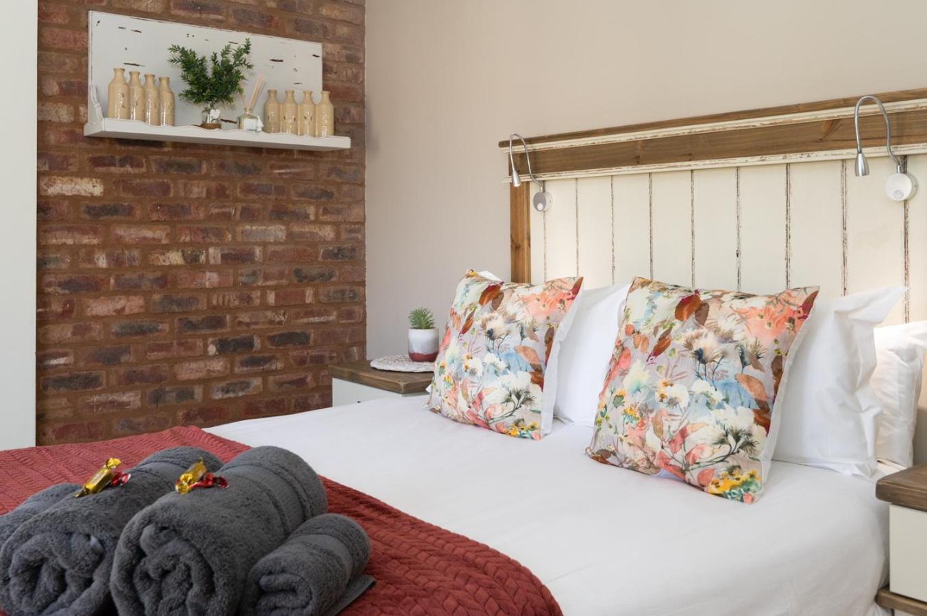 Double Room - Photo 1