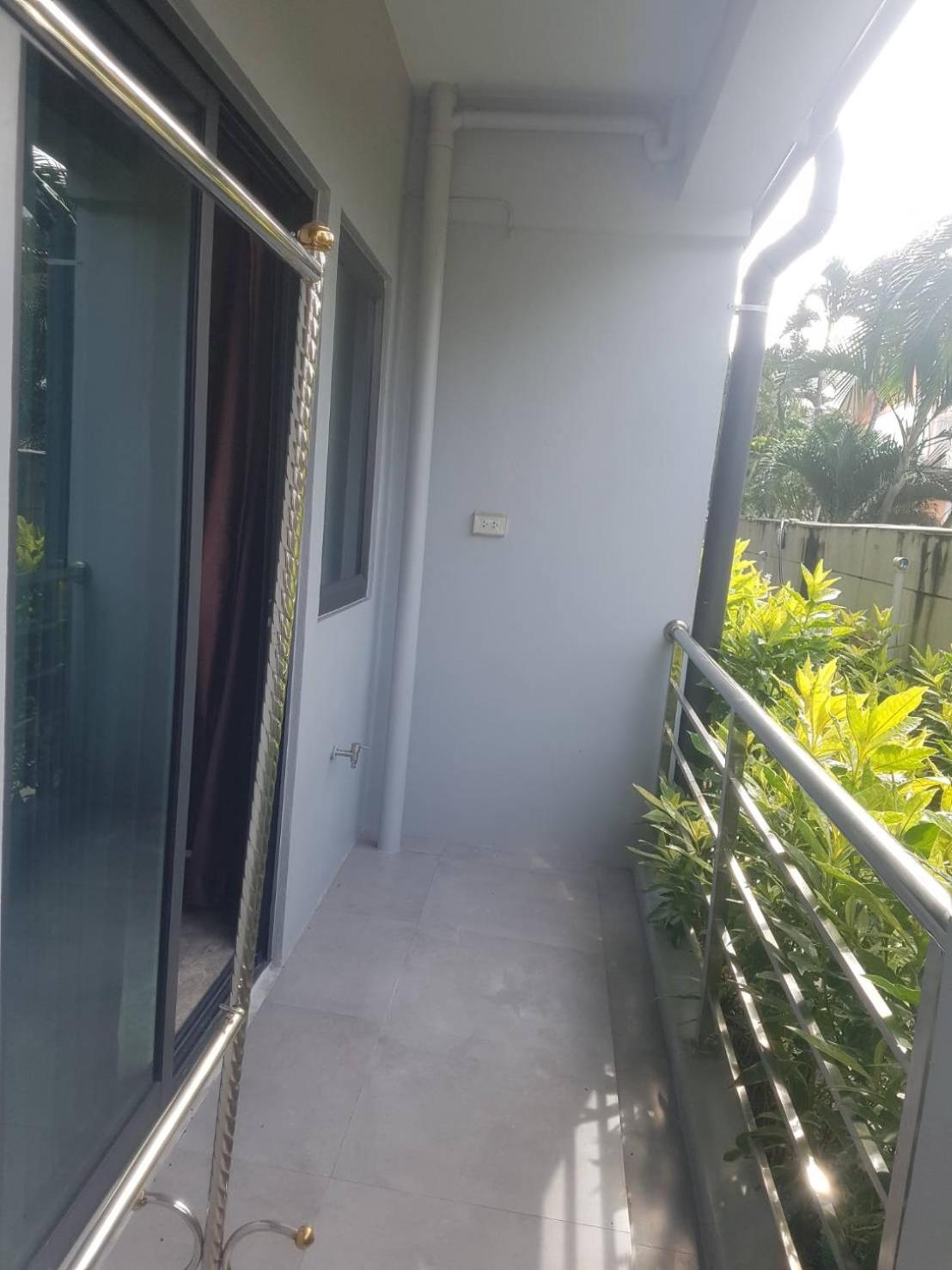 Apartment with Balcony - Photo 4