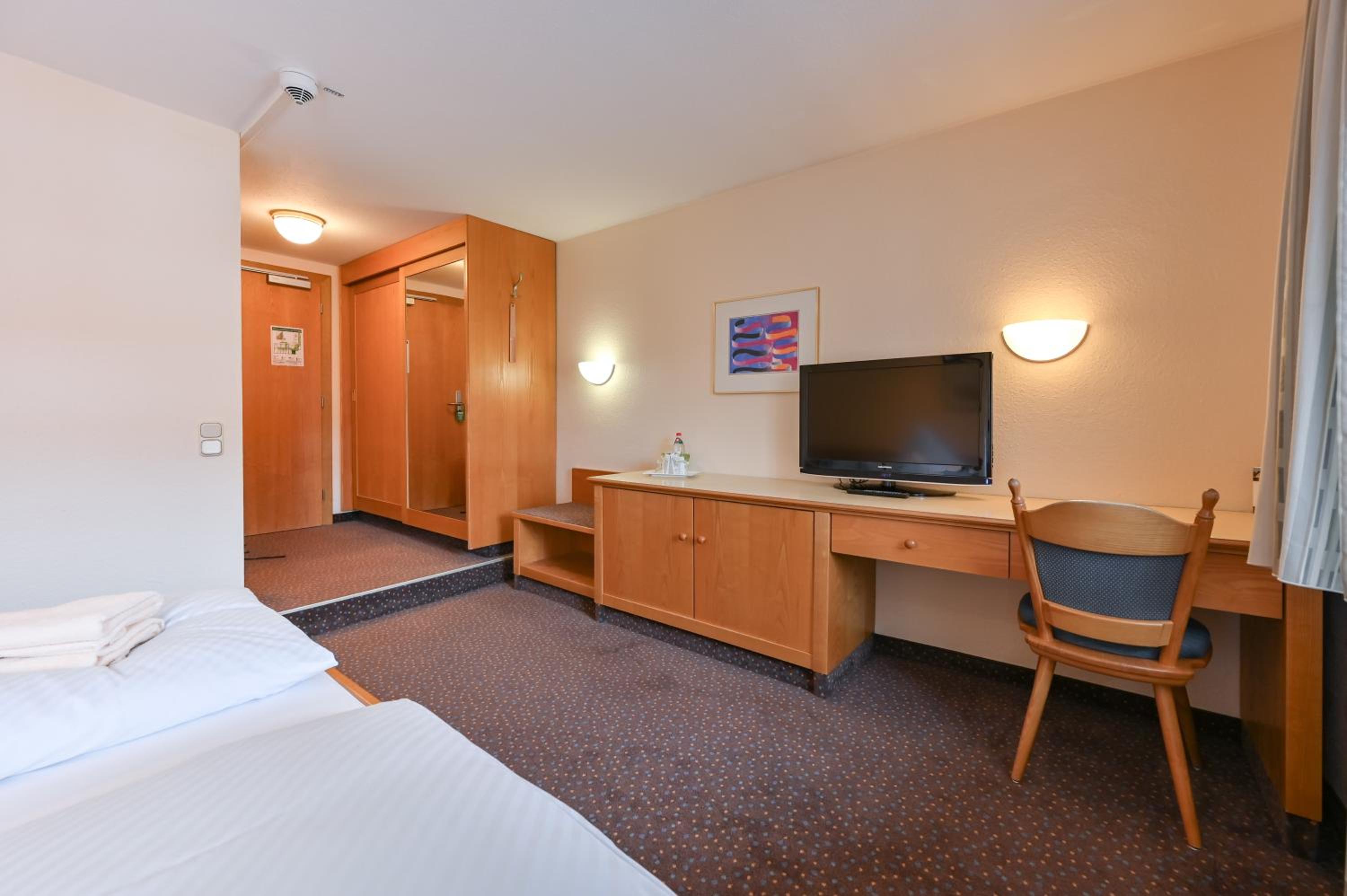 Standard Single Room - Street View
