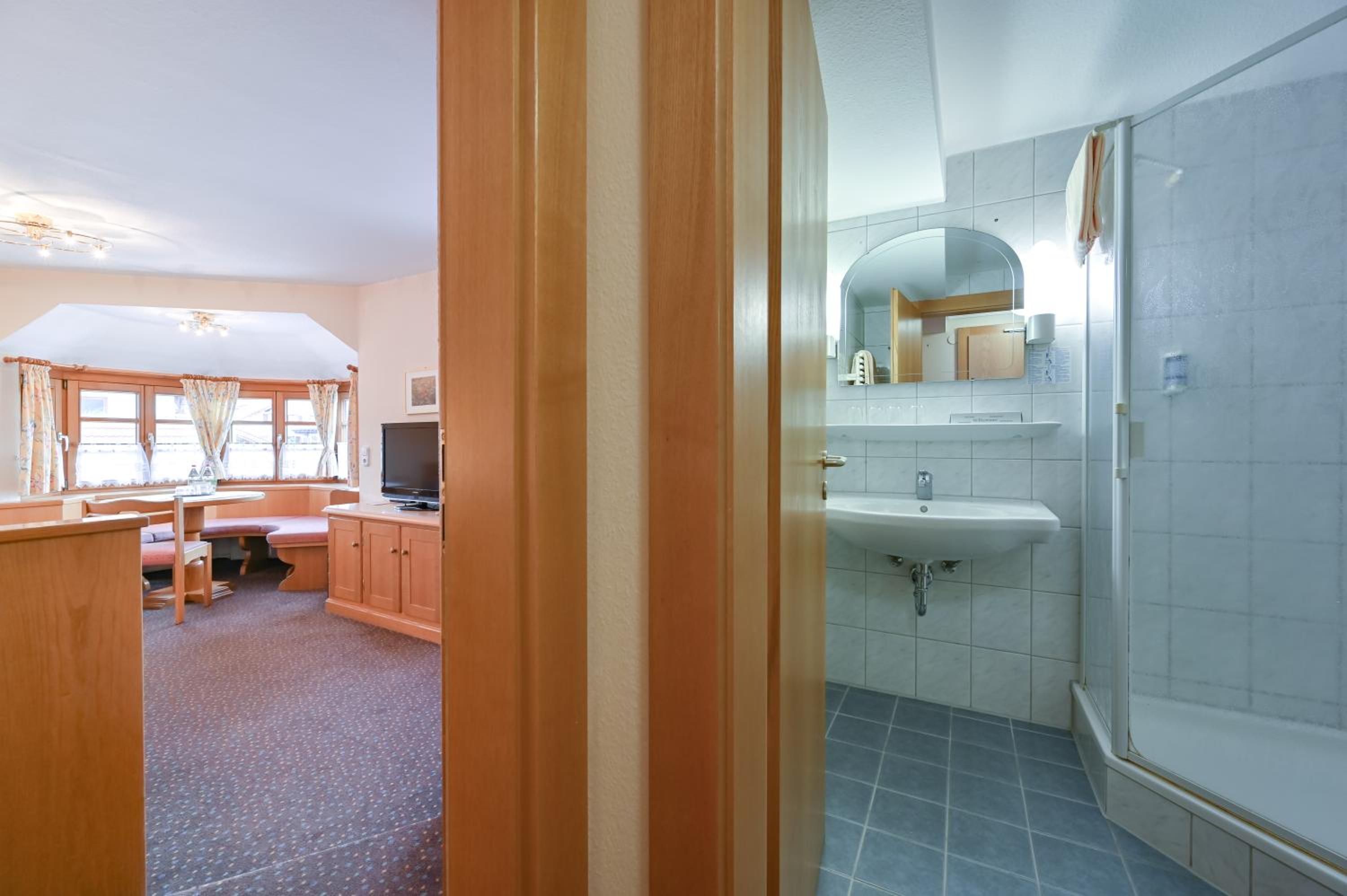 Family Room with Bathroom photo 3