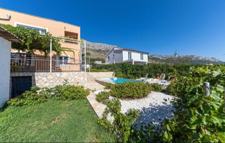 Apartment with Sea View - Photo 11