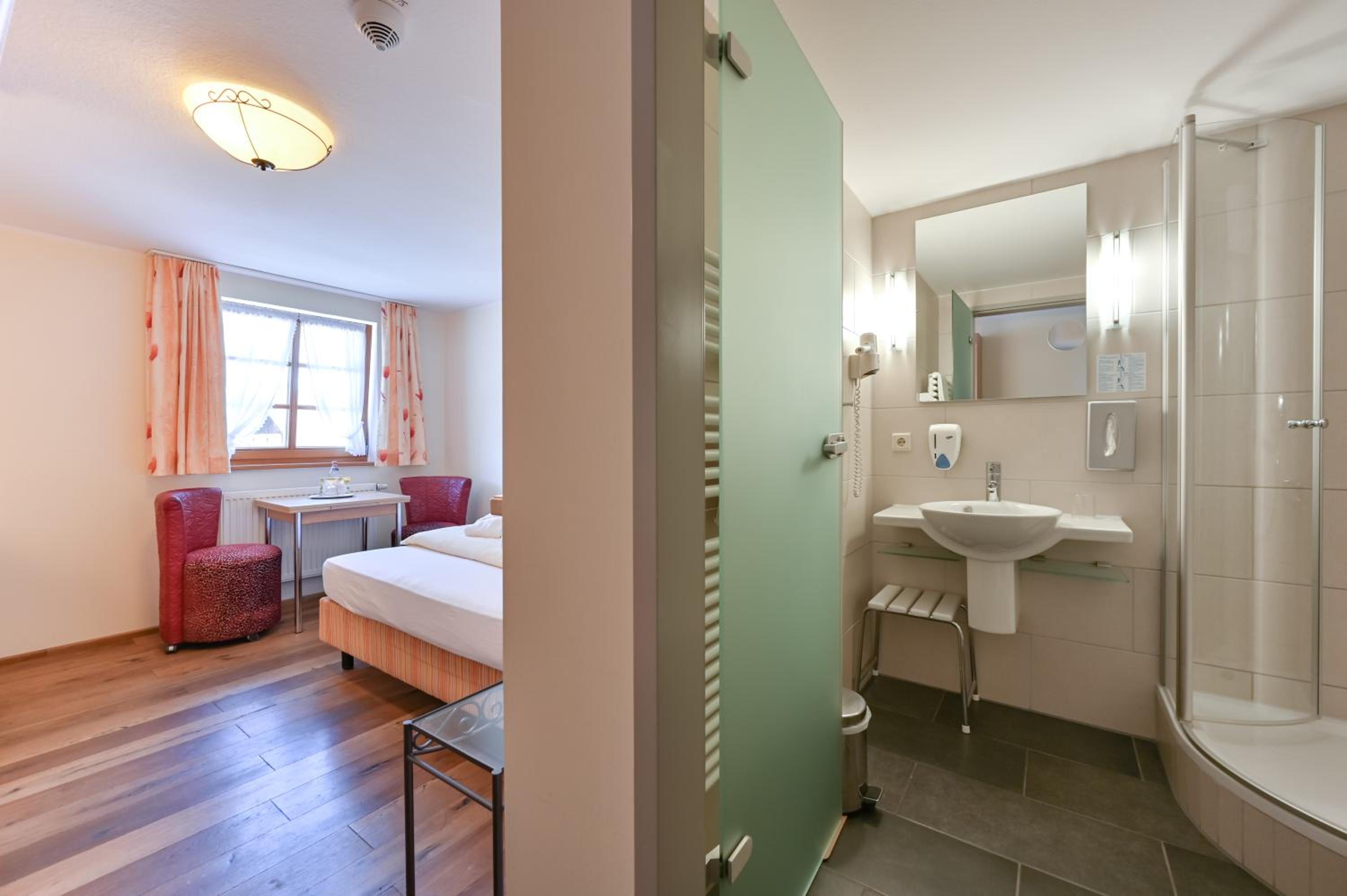 Standard Double Room - Street View photo 3